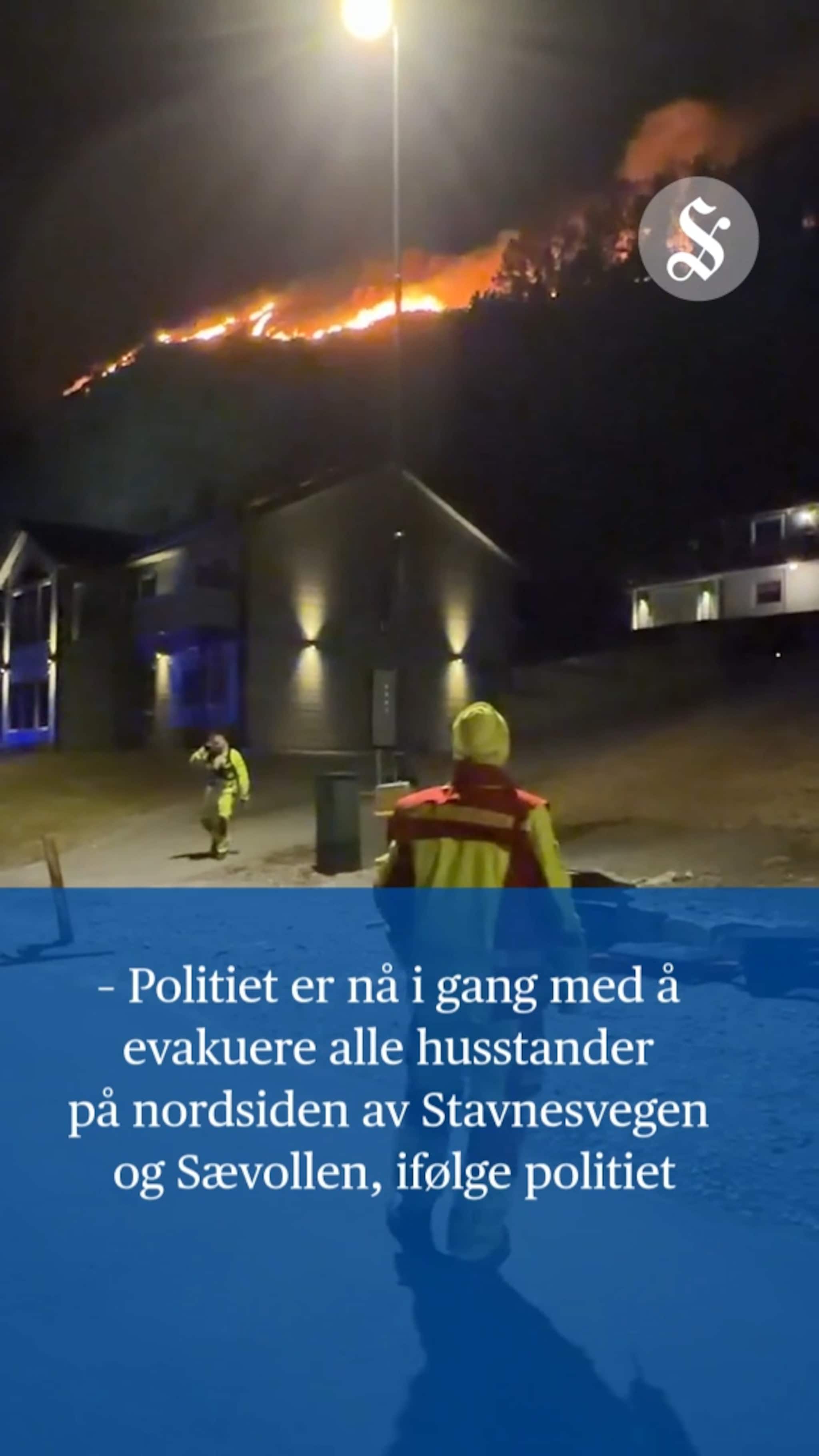 Politiet er nå i gang med å evakuere alle husstander på nordsiden av Stavnesvegen og Sævollen