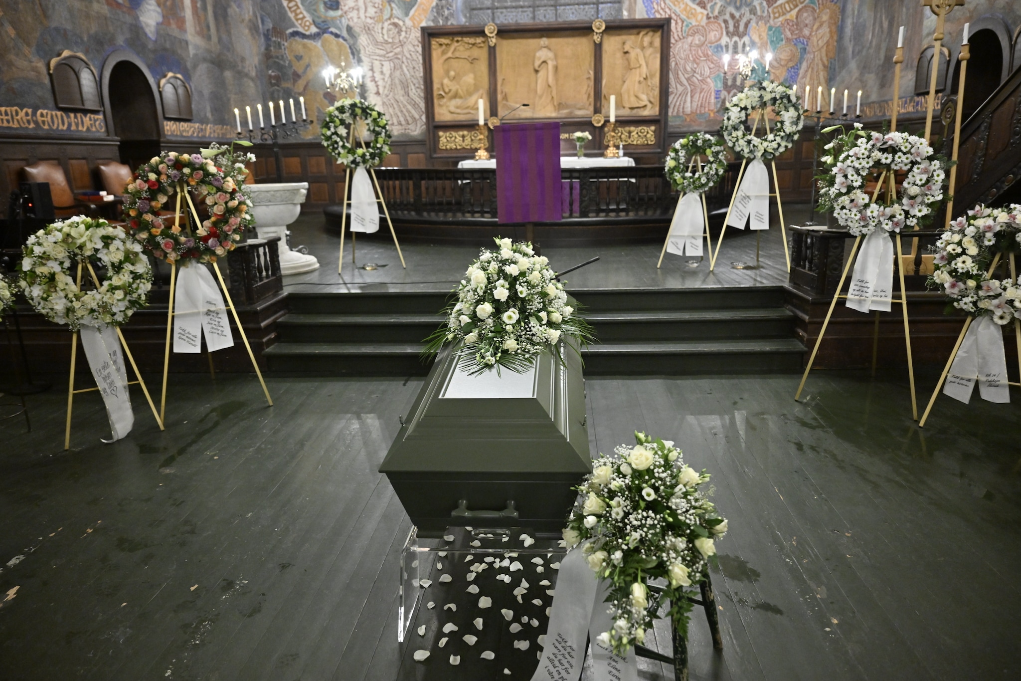 Se begravelsen til Harald Grytten i opptak