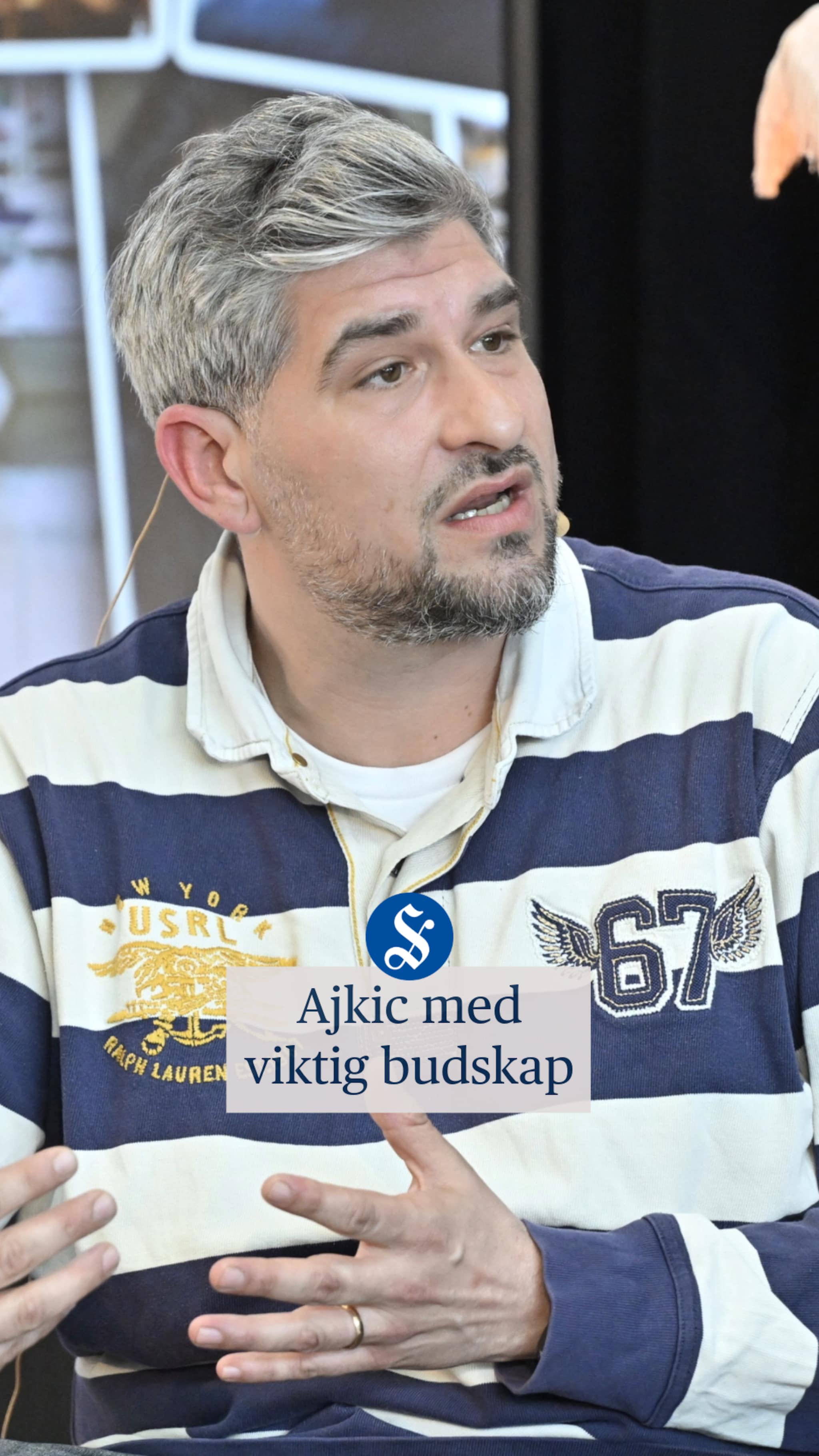 Ajkic med tydelig budskap