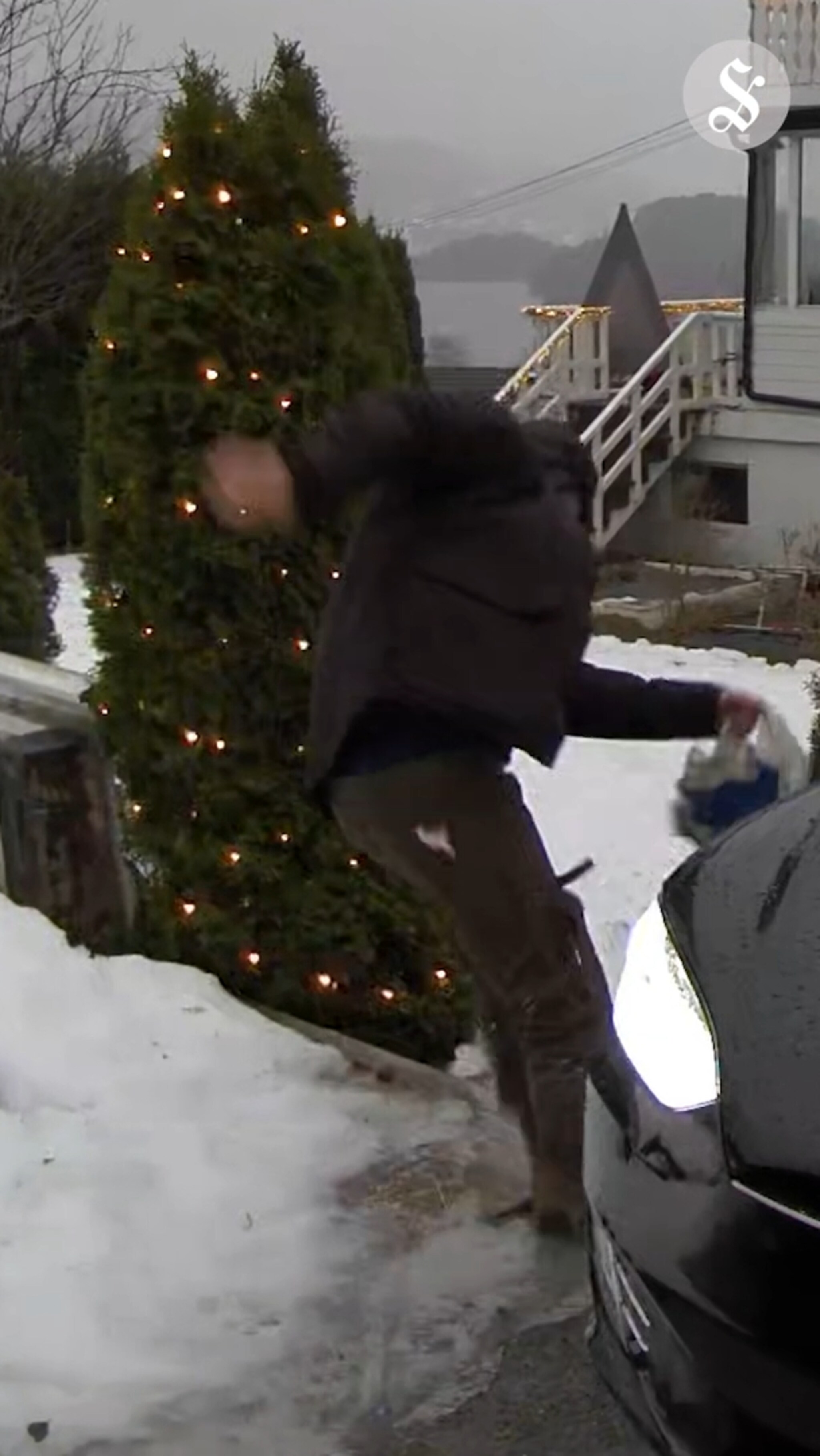 Handleturen endte i tujahekken