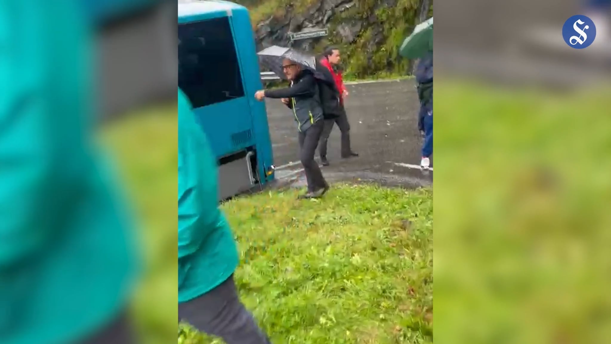 Buss med trøbbel i Geiranger