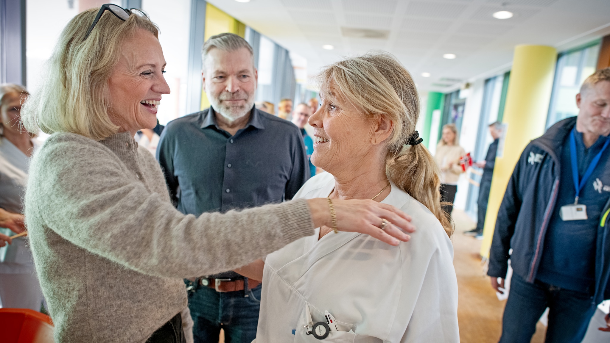 Sjukepleiar Bjørg Inger Stensøe får tildelinga "Årets sjukepleiar" i Møre og Romsdal.