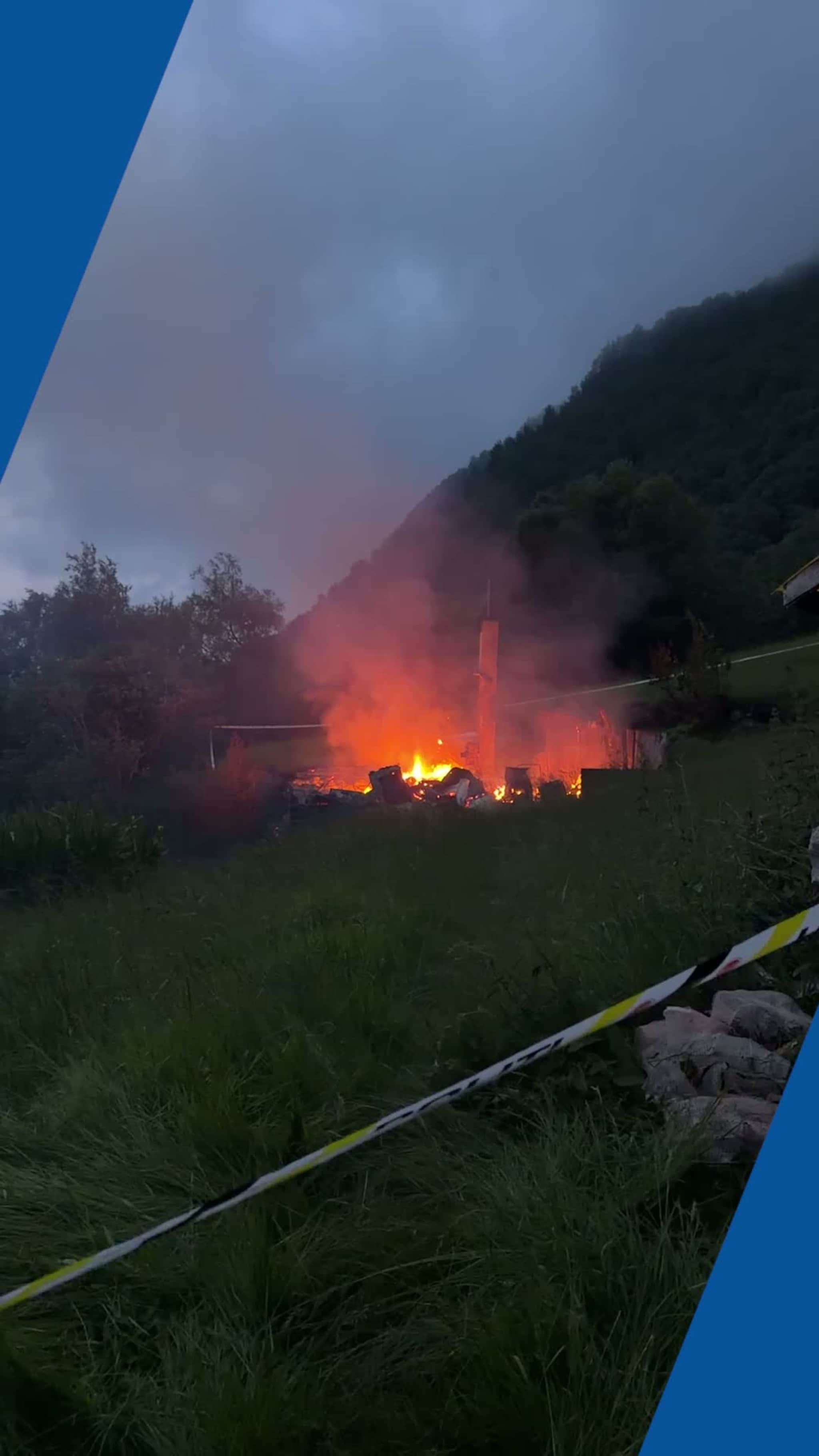 Nedbrent hytte på Sula