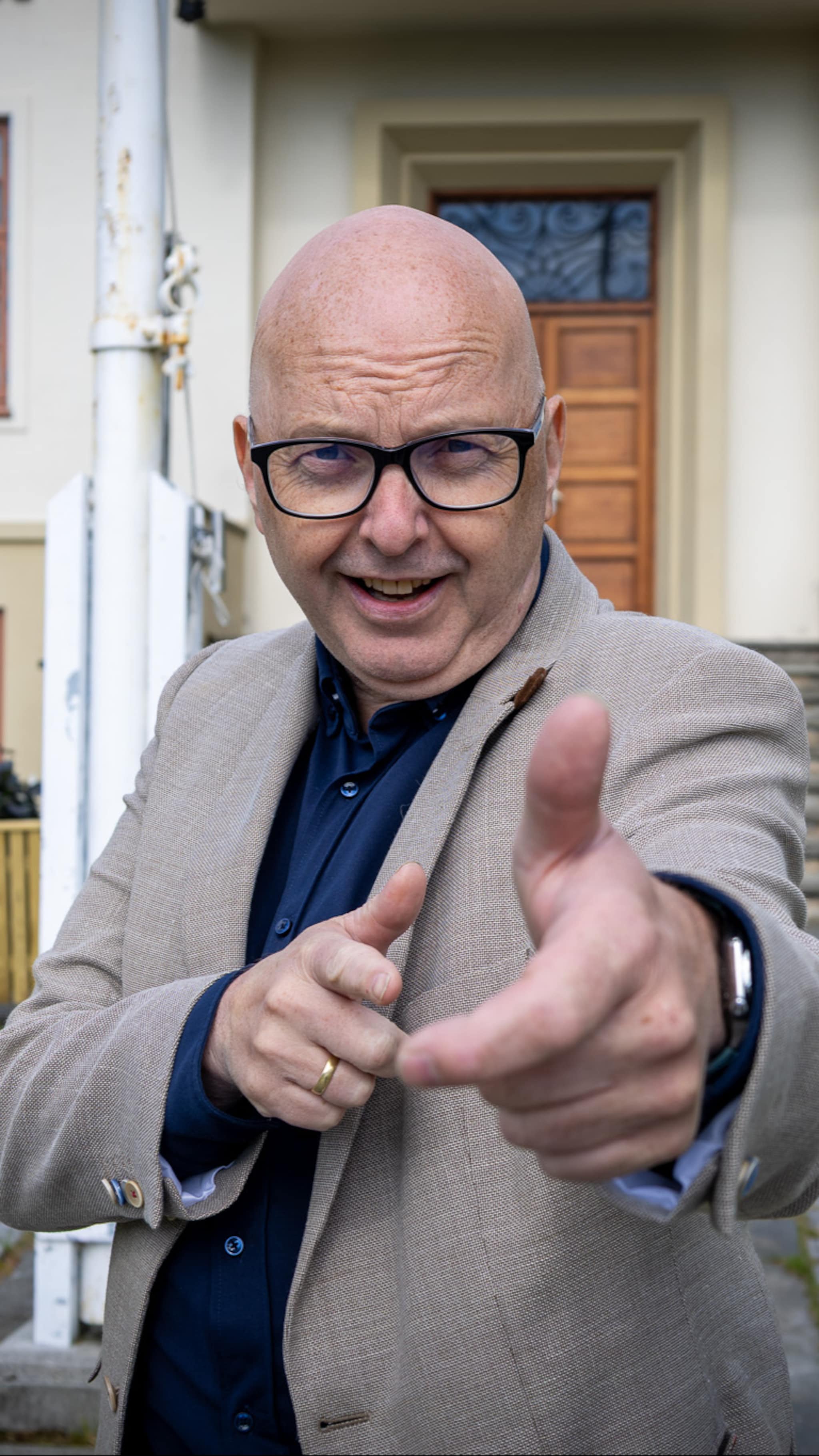 – Sjølvsagt skal vi ha Solbakken-statue
