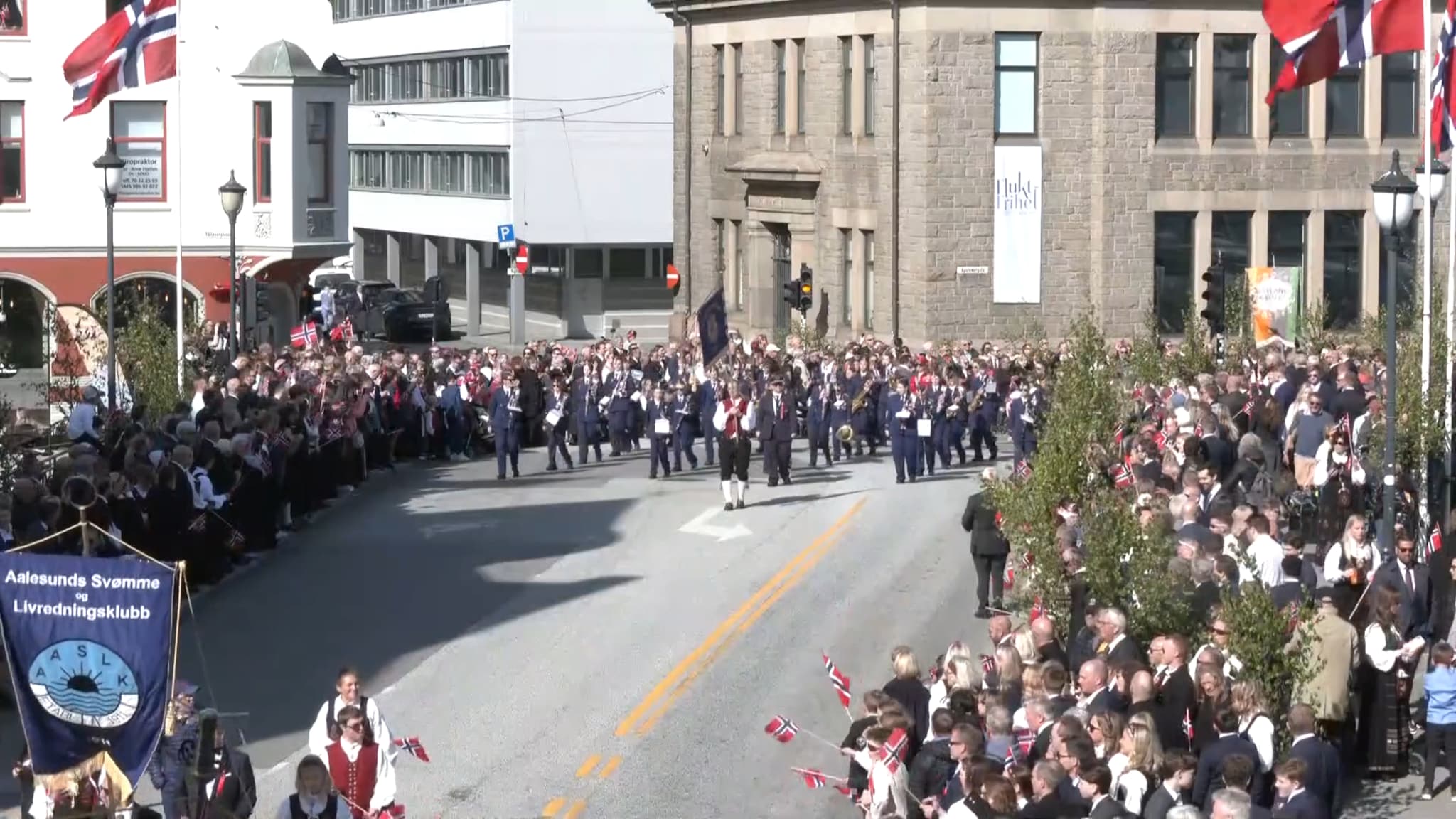 Se opptak: 17. mai-toget i Ålesund