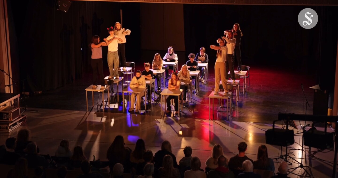 Se videoreportasje fra musikalen «Sinne» på Kolvikbakken ungdomskole.