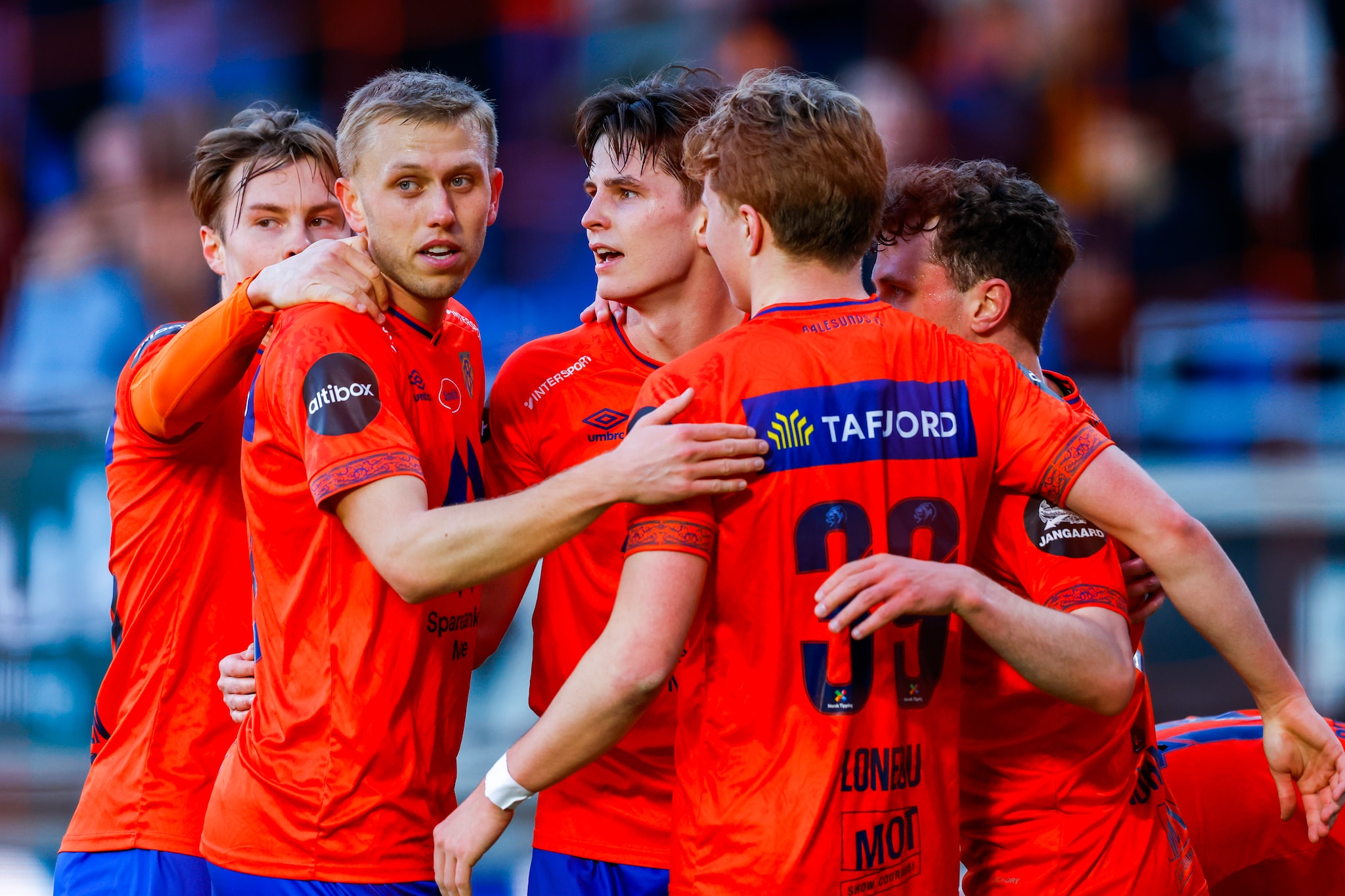 Sunnmørsball med direktesending fra Bergen før semifinalen i cupen Brann - AaFK