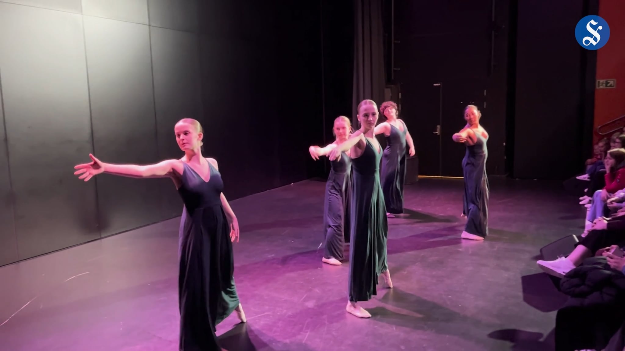 Danseforestilling i Giske kulturskule