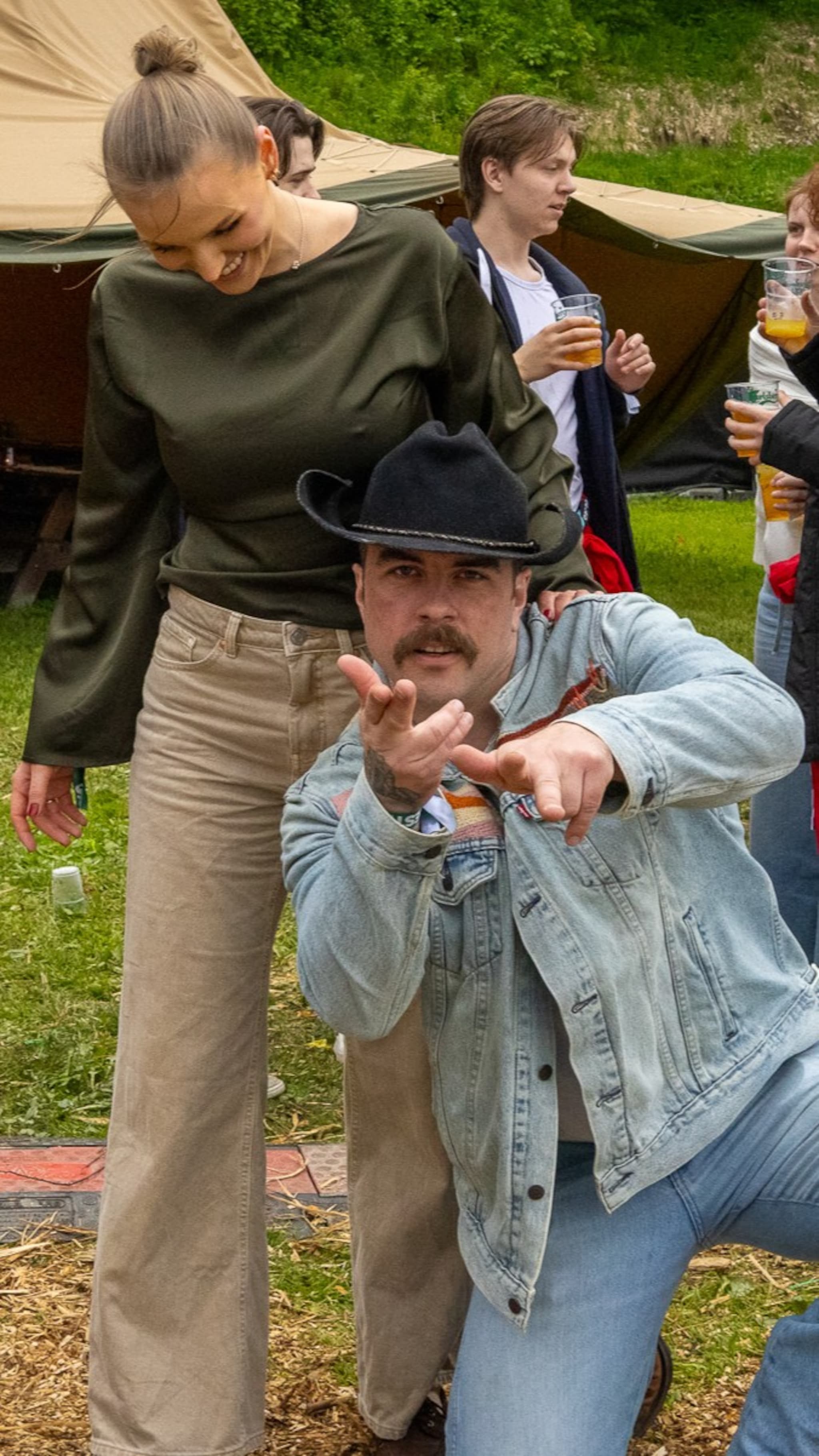 – Kor mange cowboyhattar har du?