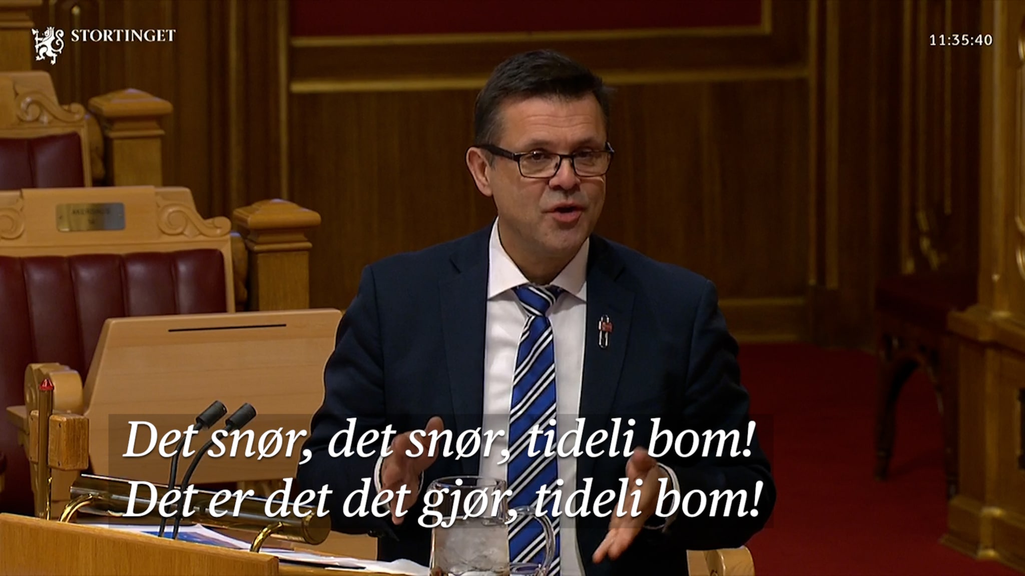Frank Sve synger "Det snør, det snør, tidelibom!"