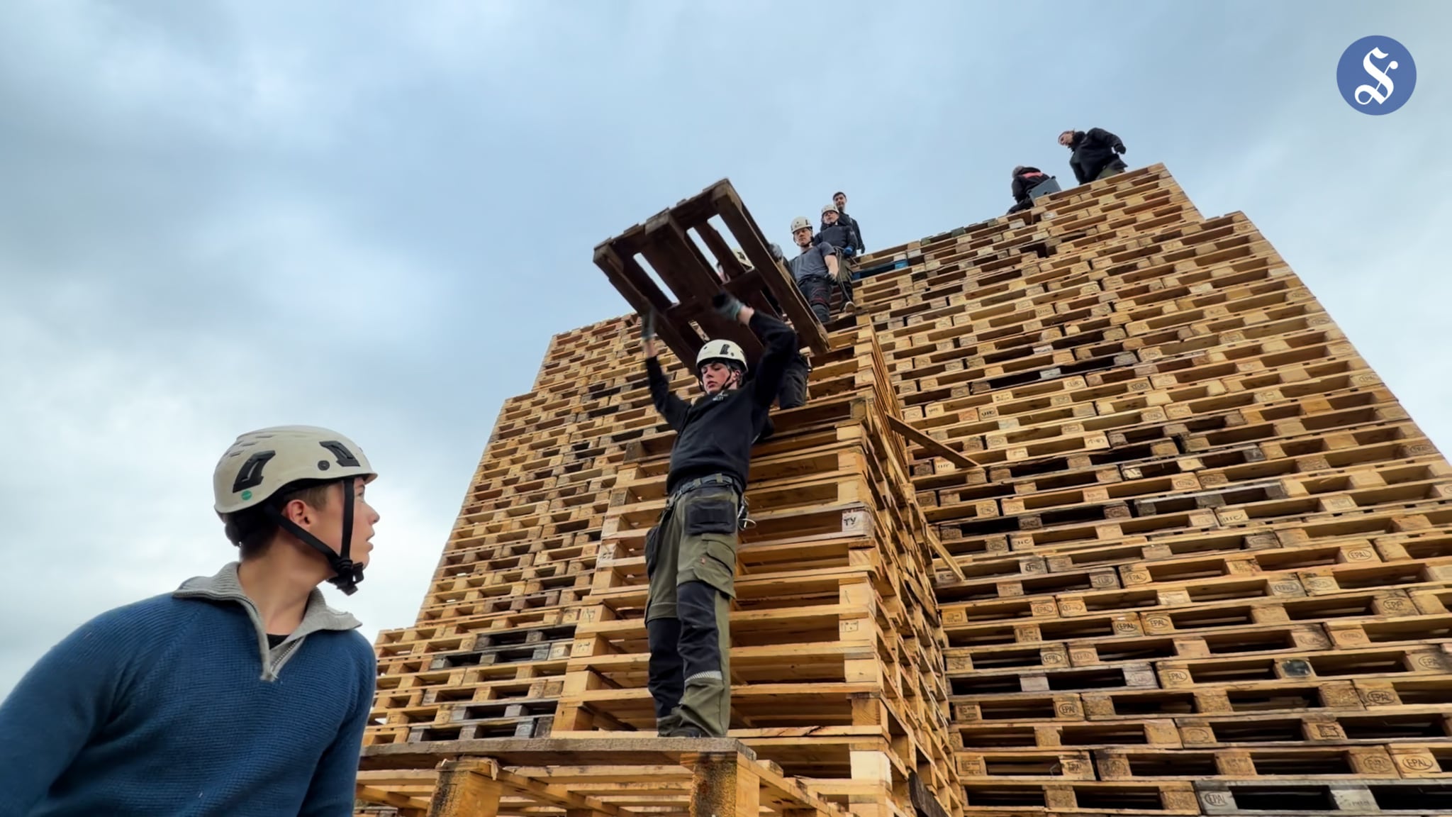 Se video: Dette er status på Slinningsbålet
