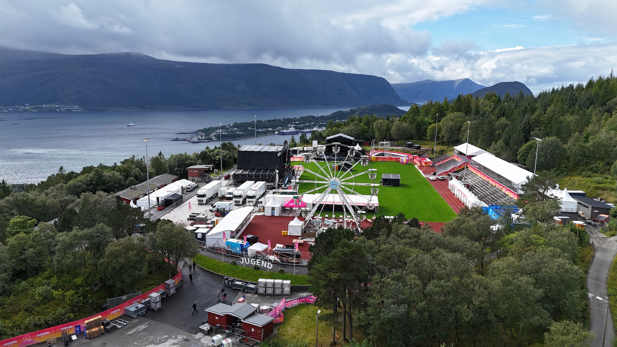 Vi tester pariserhjulet på Aksla stadion