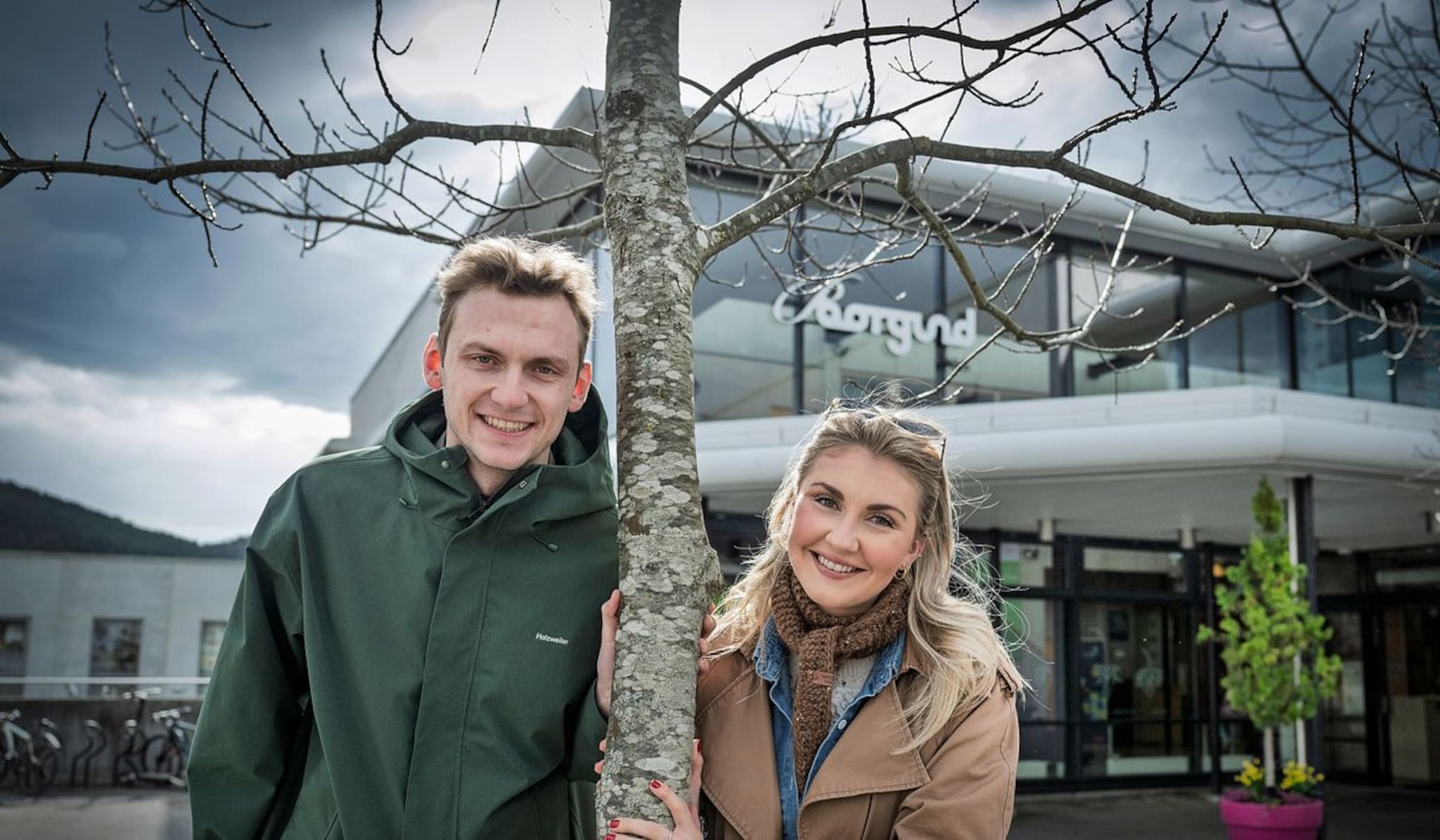 Scena: "Hører jeg hjemme her?"