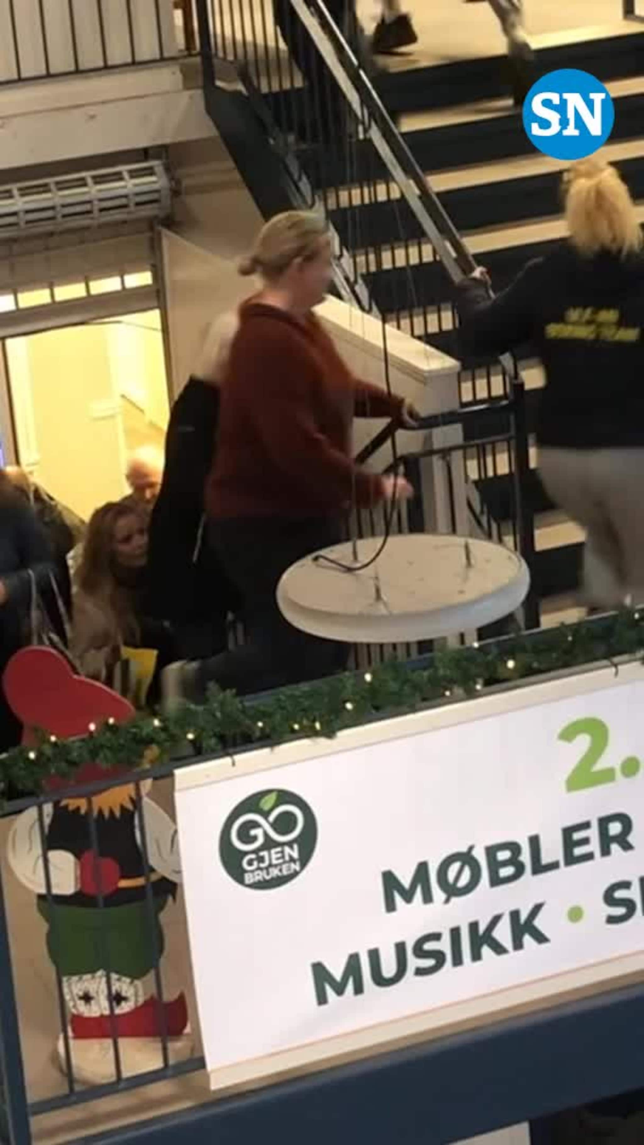 Kaostilstander da juleloftet åpnet