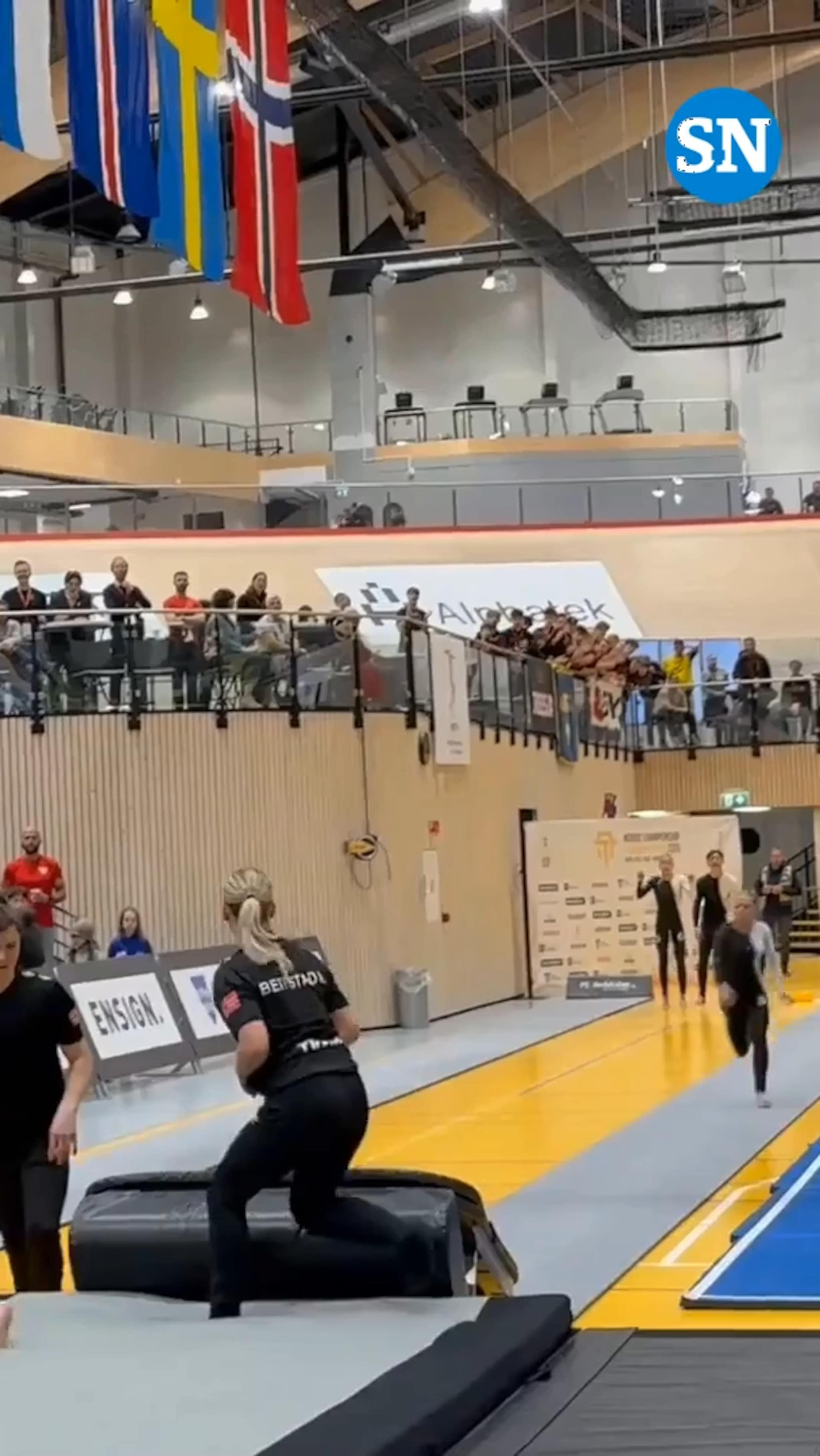 Her setter Carmen (14) det ekstreme hoppet
