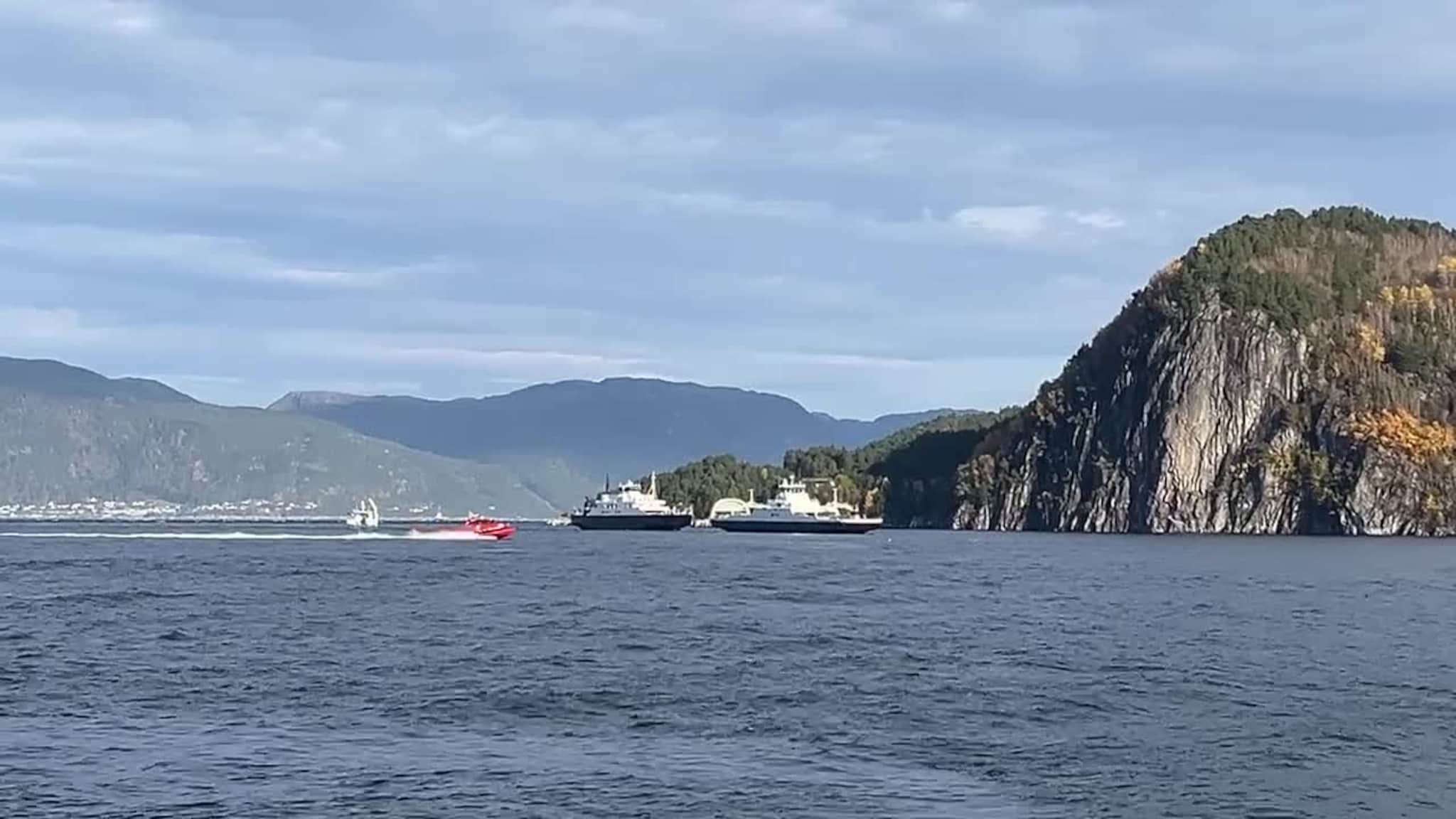«Stord» på veg inn Risnefjorden