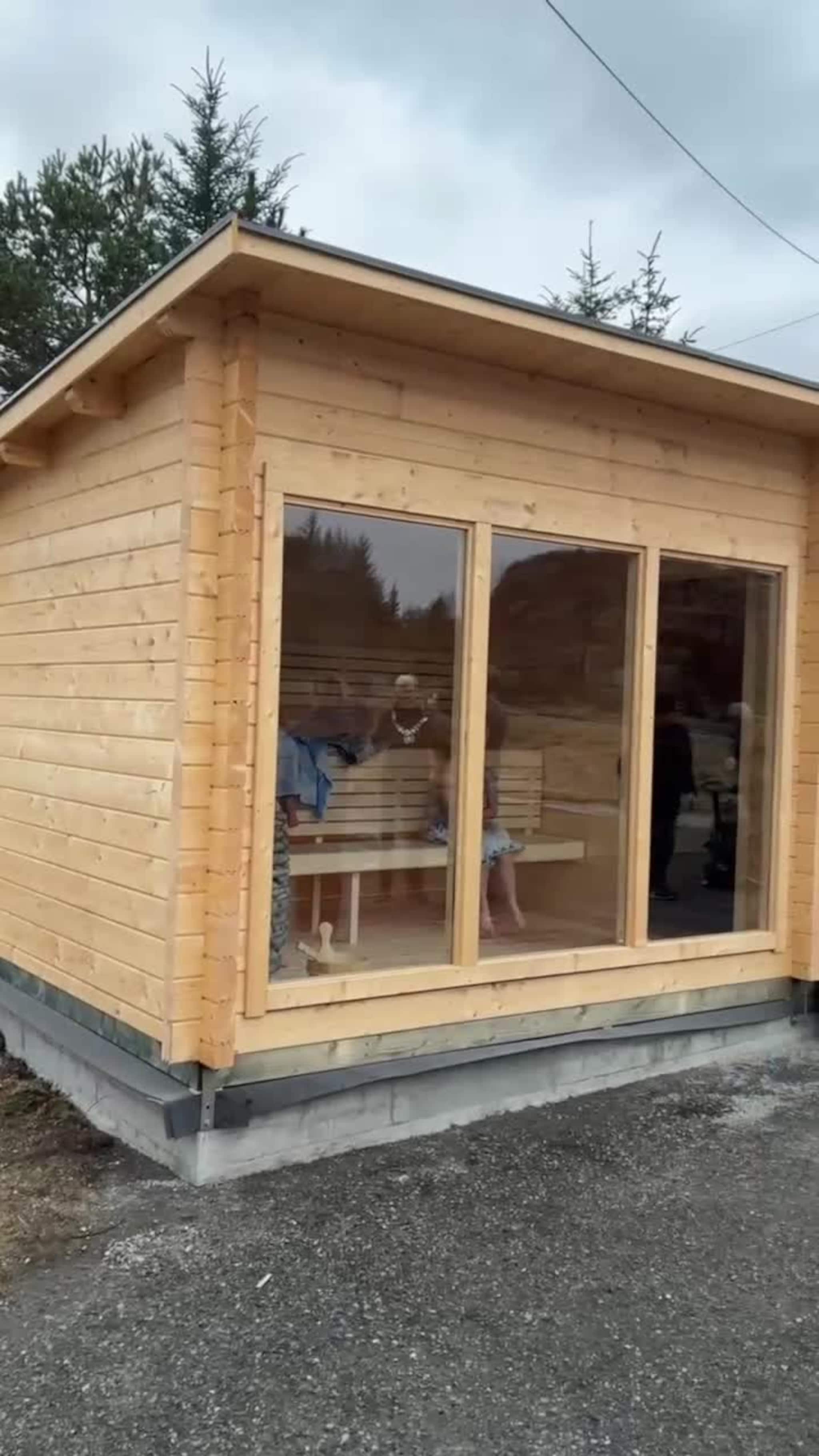 Sjekk den nye badstova på Fonnes!