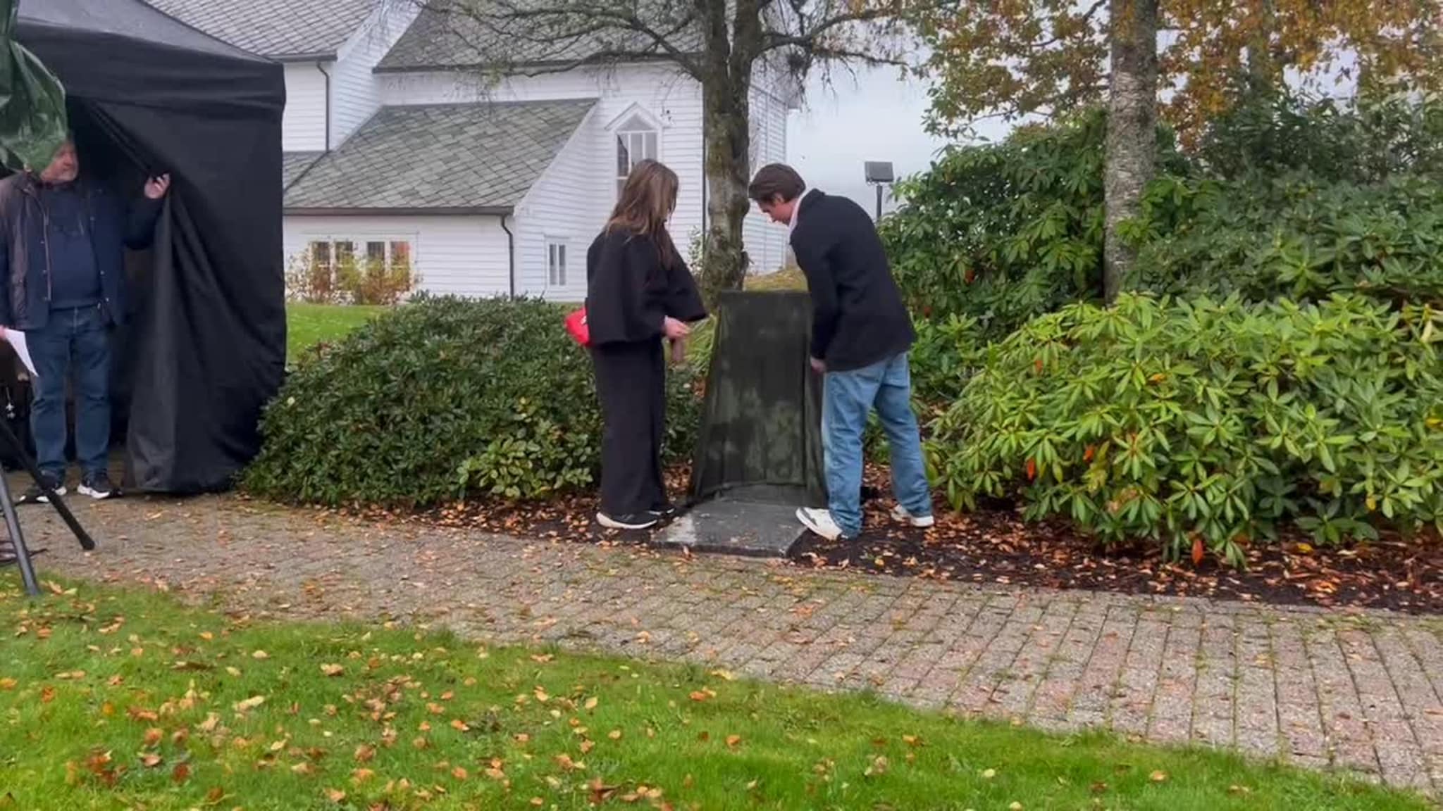 Her blir minnesmerket over Karstein Stene avduka