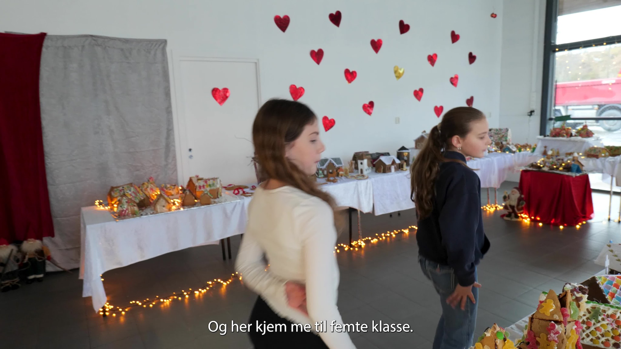 Her kan du bli med inn i peparkakebyen på Sæbø