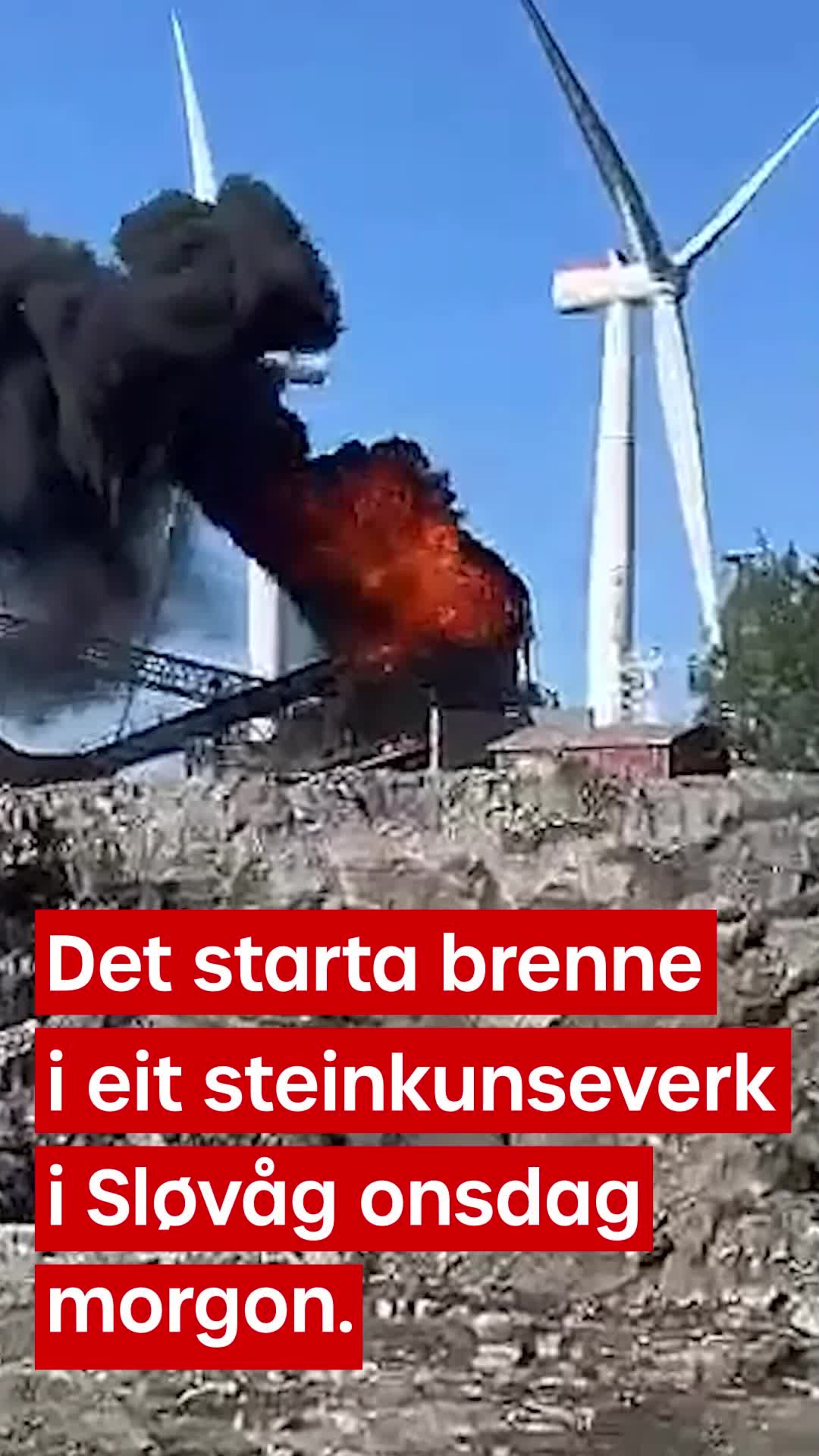 Brann i Sløvåg: – Observert store flammar
