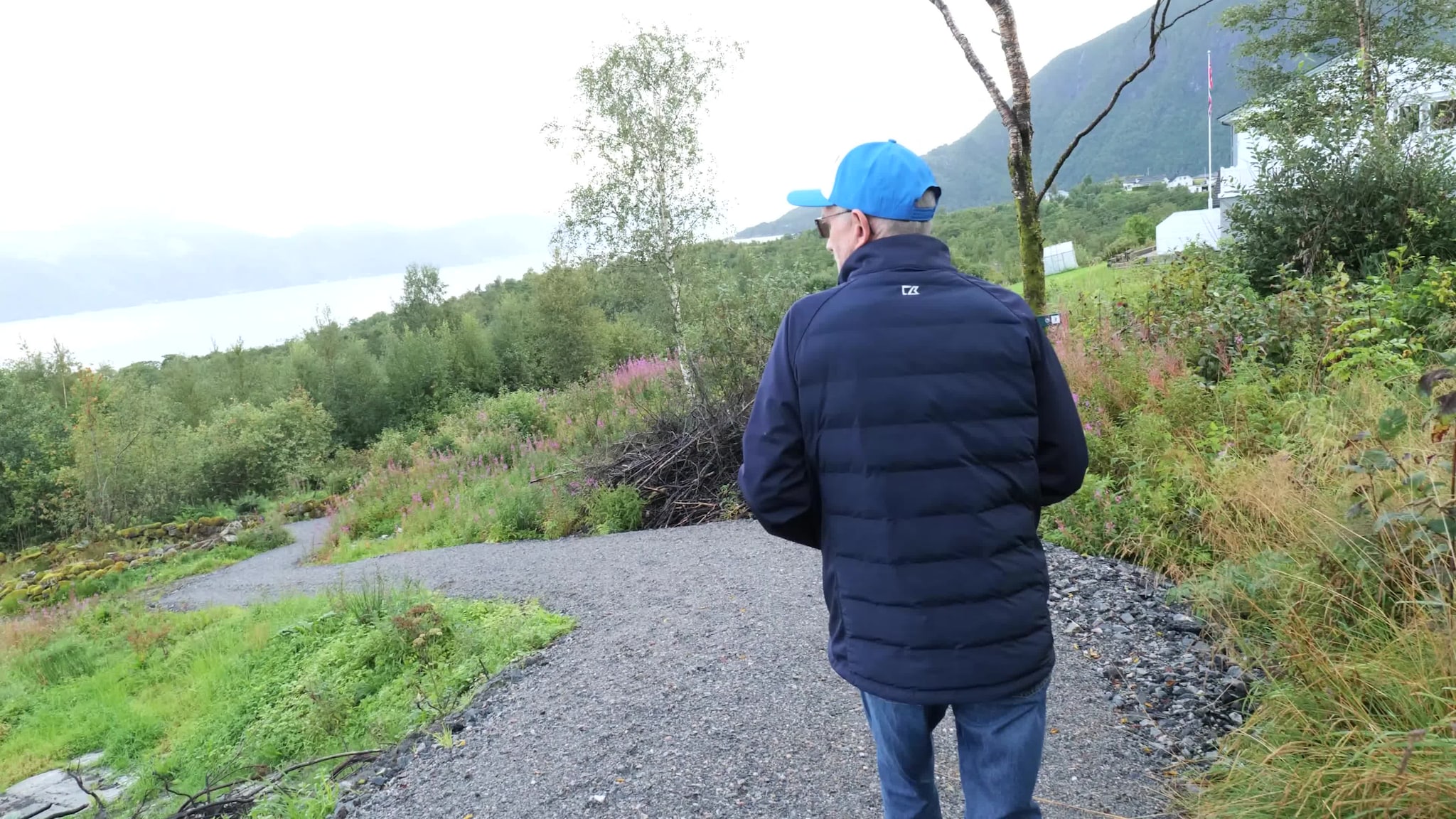 Her arbeider sherpaane med trappene til Søtekollen