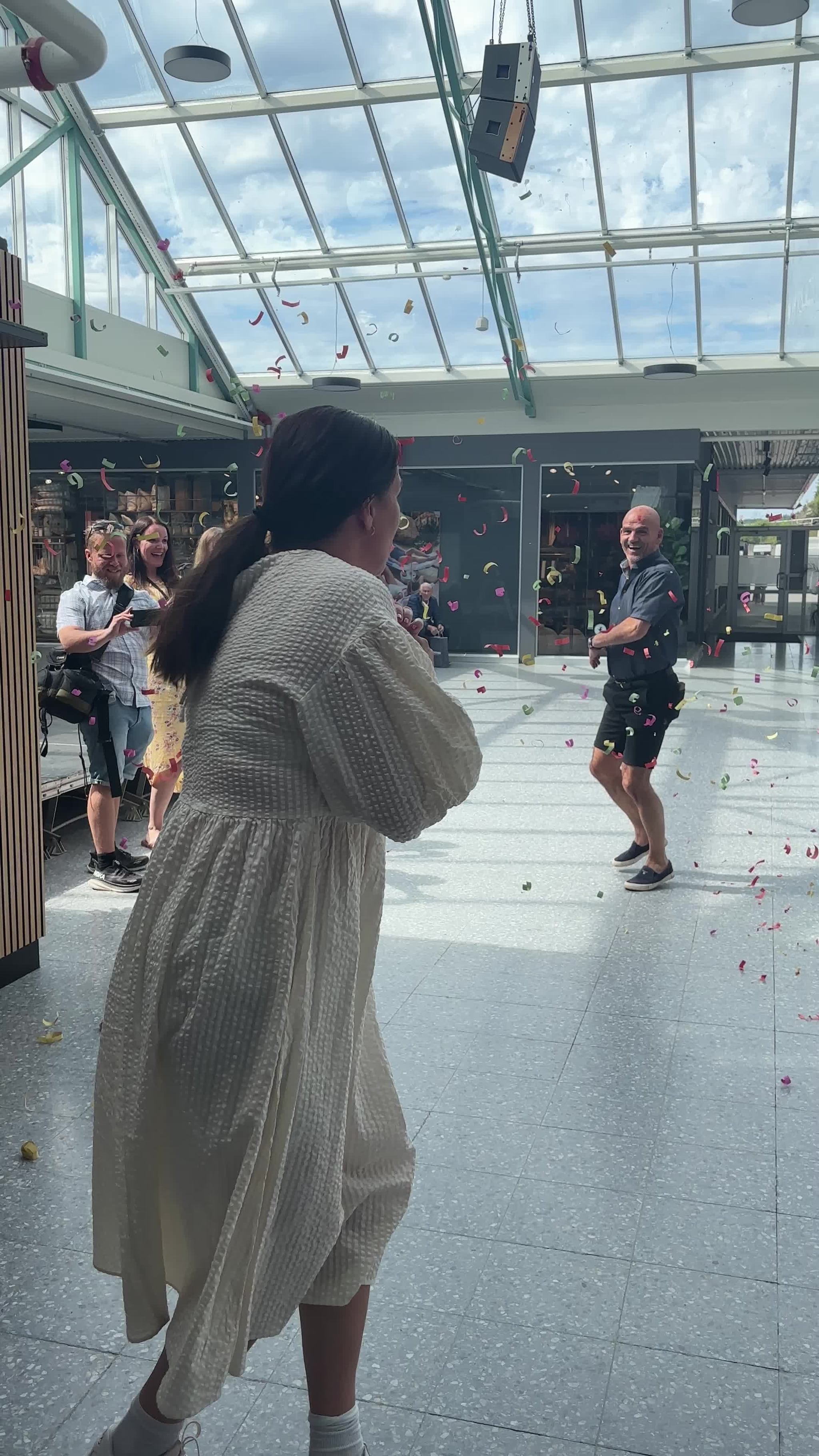 Blei sjokka av konfetti: – Takk for din innsats