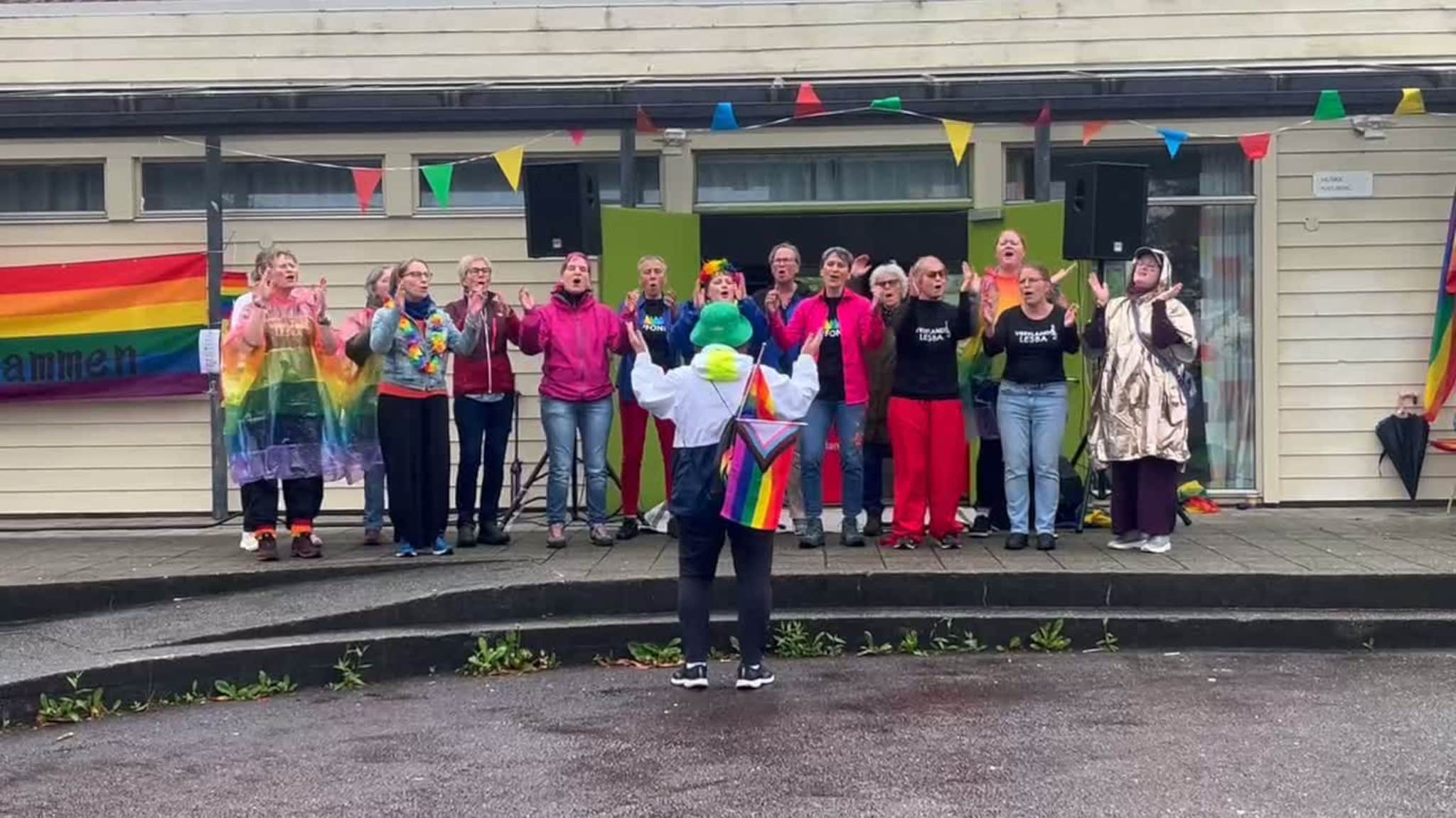 Sapfonia syng under pride på Frekhaug