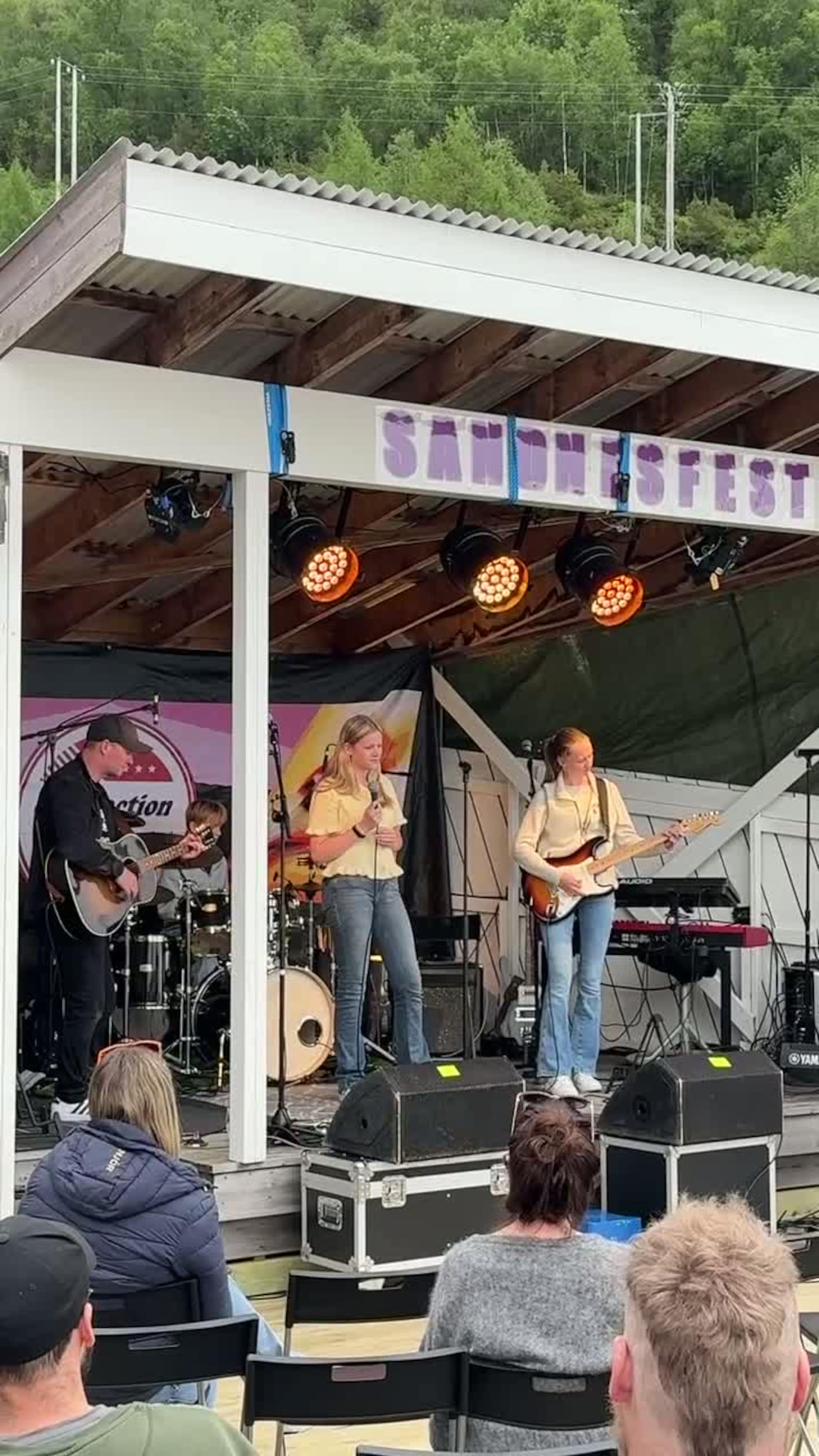 Dyktige ungdomar på scena på Sandnesfest