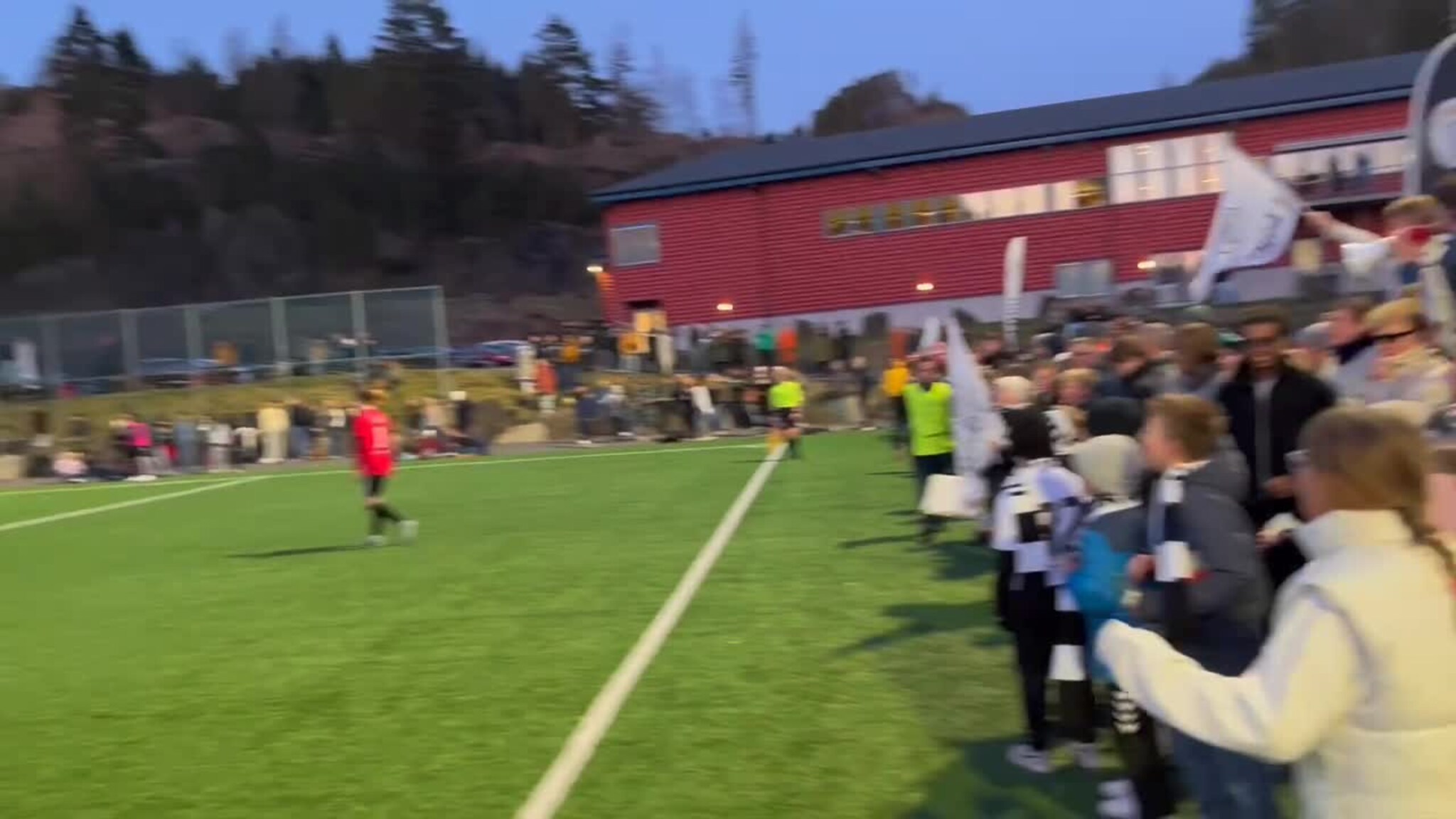 Kvernbit-fansen heiar uansett resultat