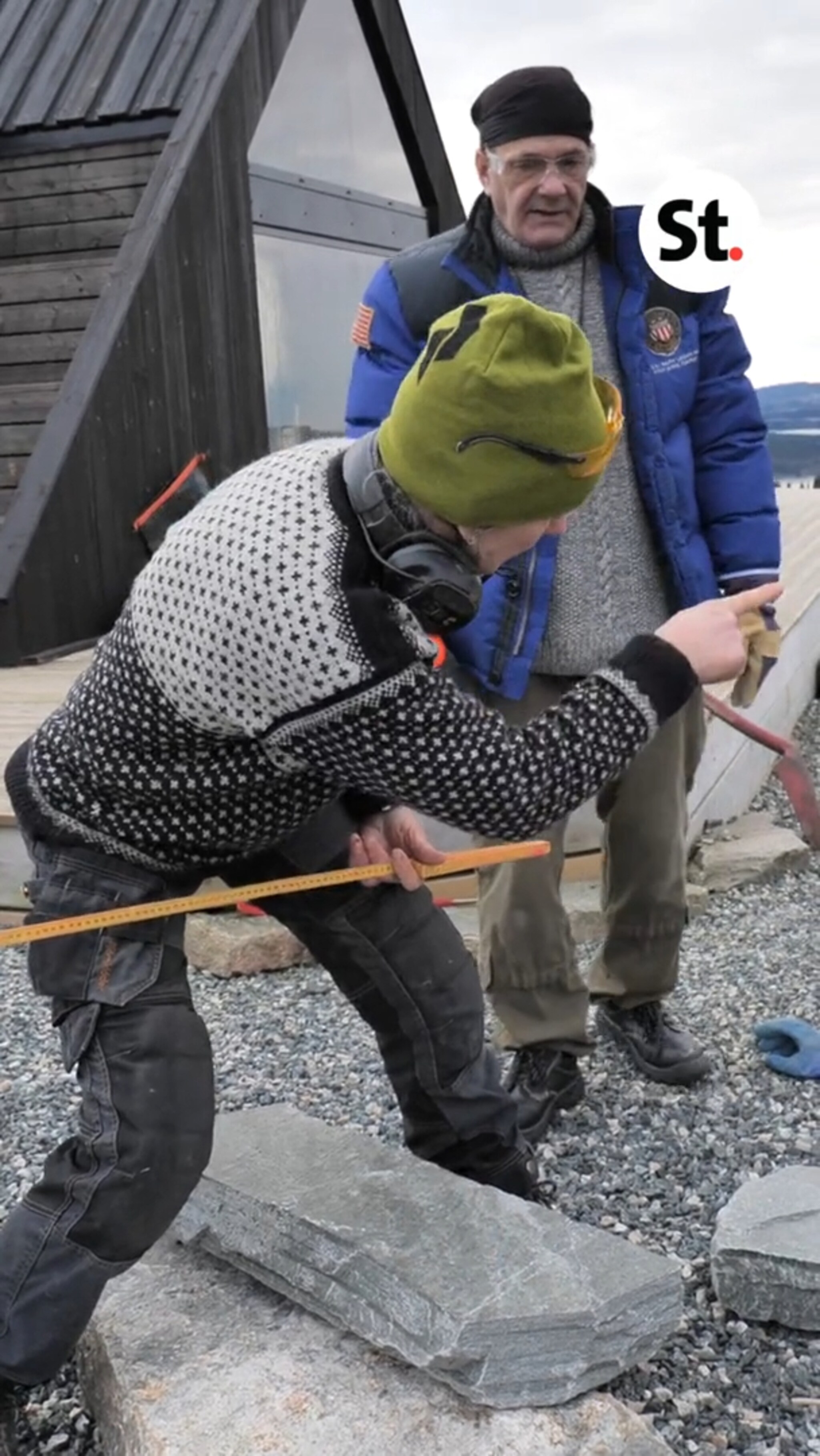 Byggjer grill på "gamlemåten"