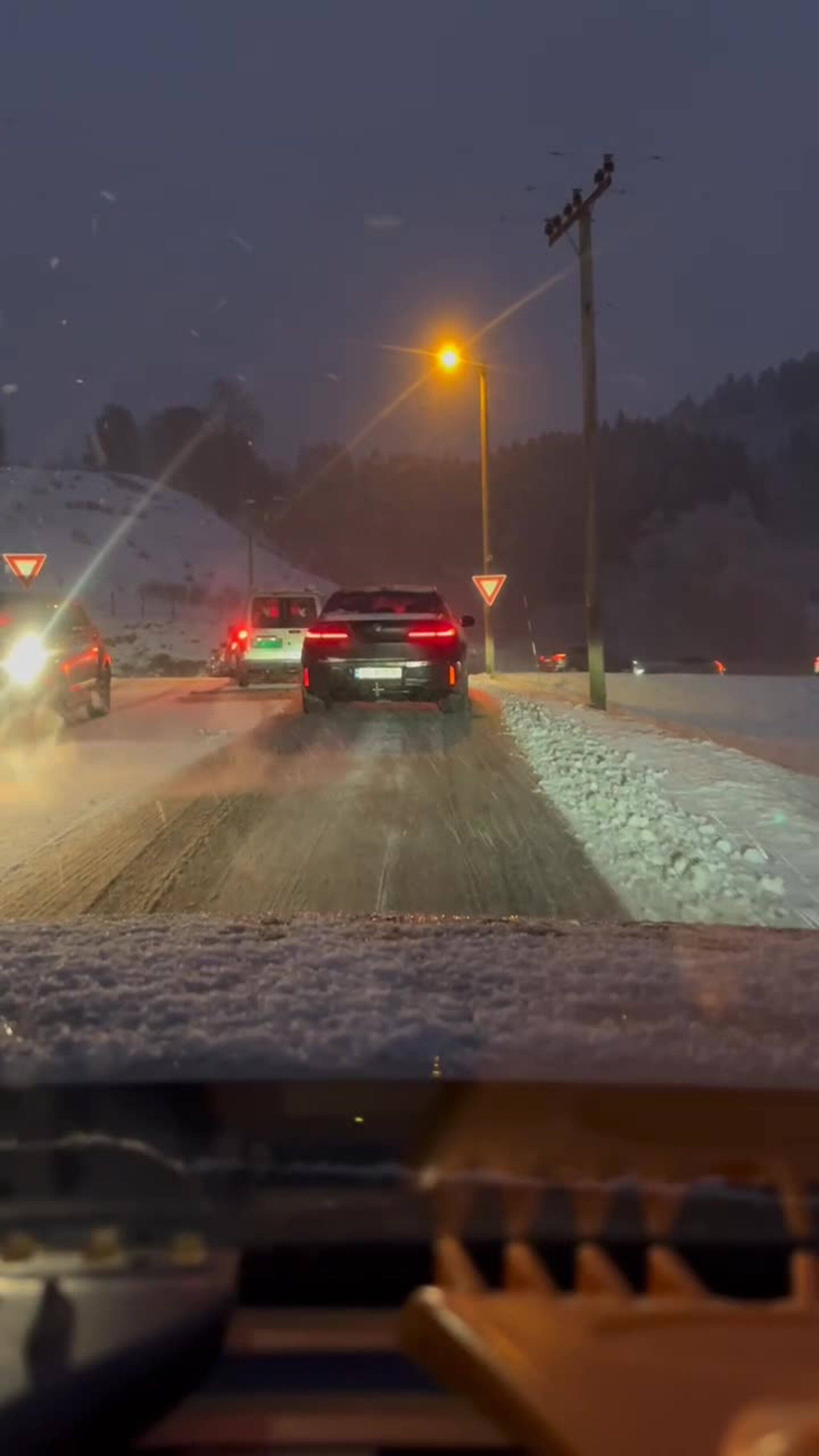 Kø i Vatnekrysset på Seim