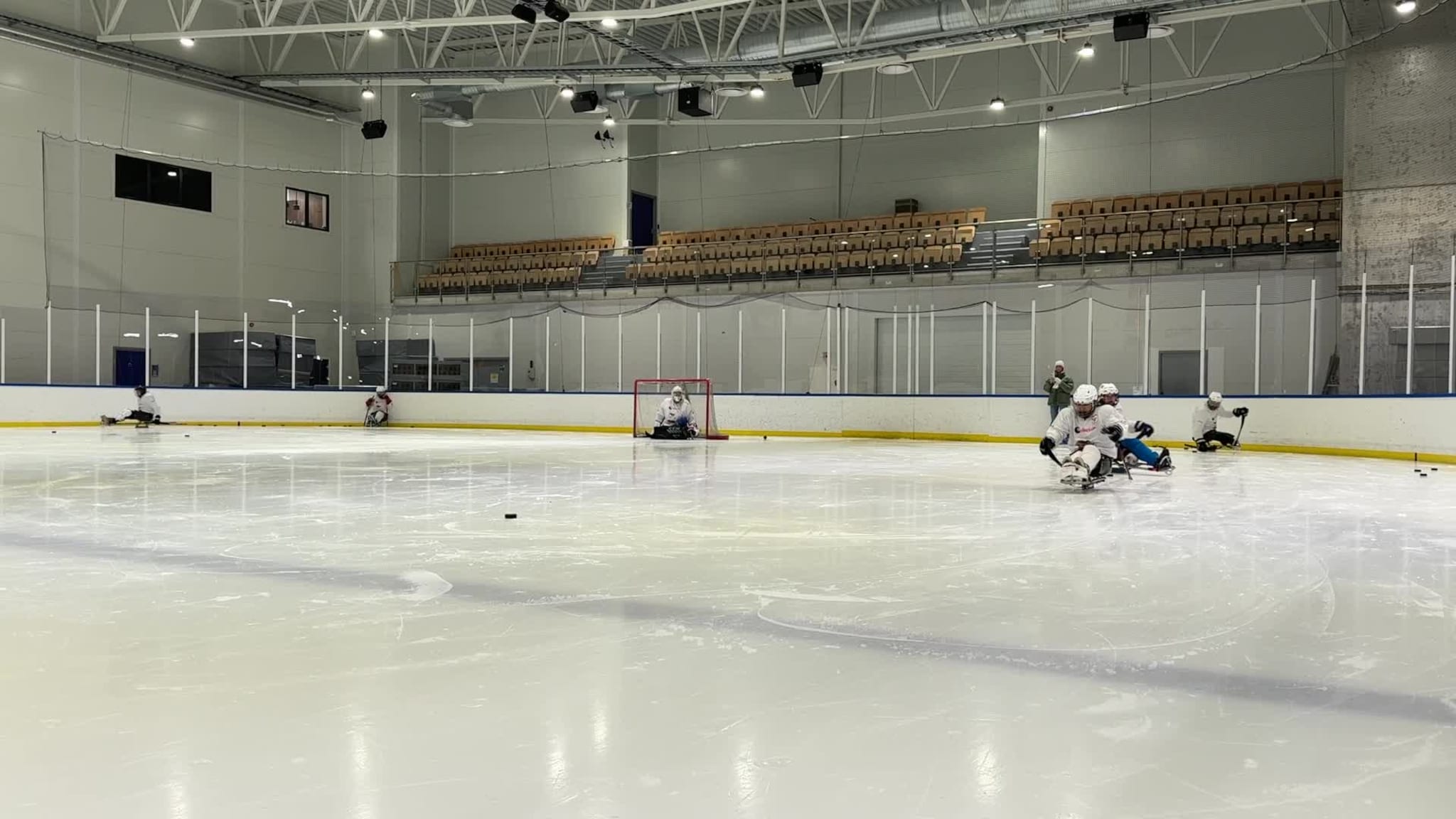 Maren Rekve Norheim med nr 20 på ryggen, trenar for fullt til Paralympics