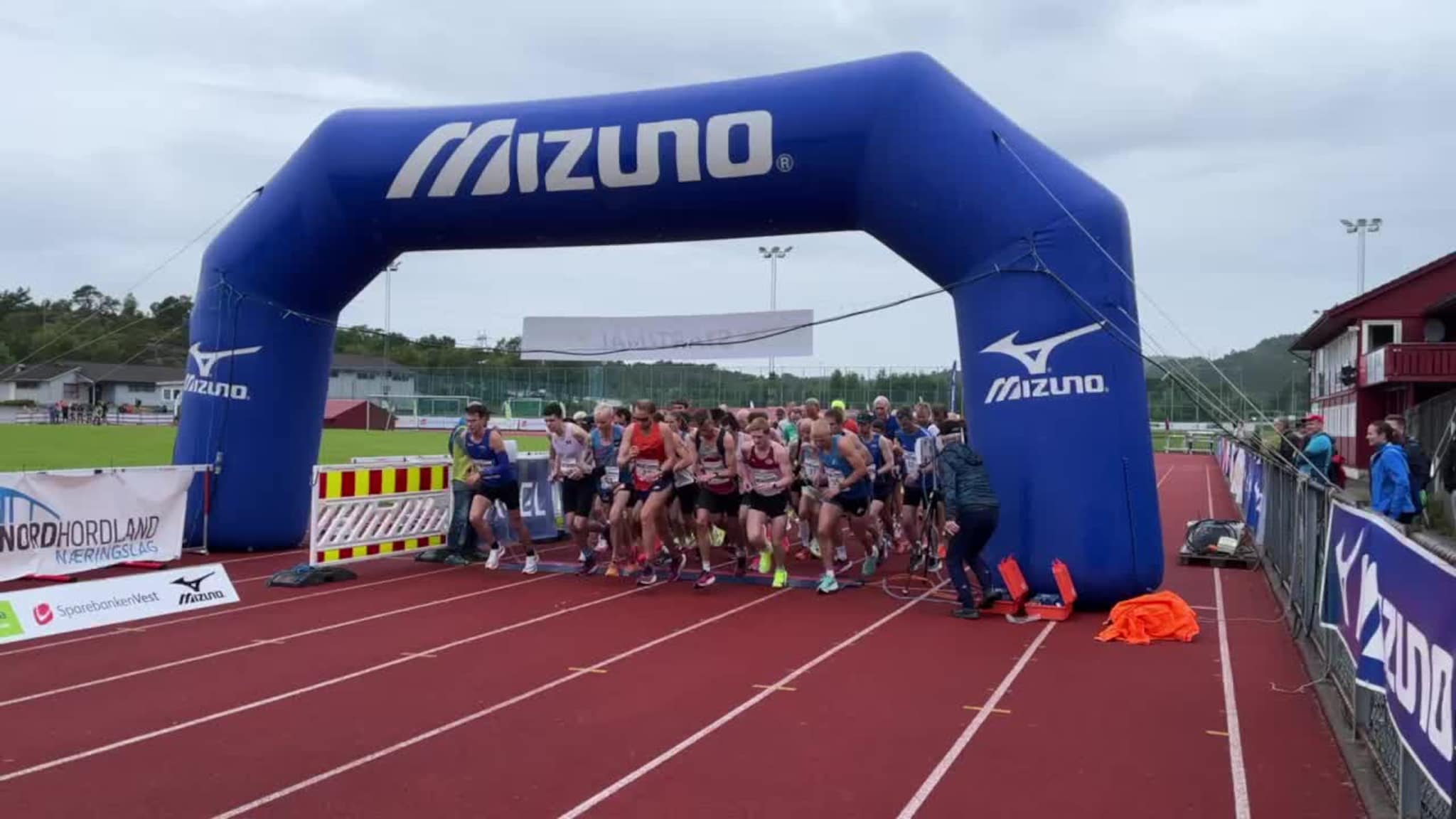 Her startar dei den historiske maratonen i Knarvik