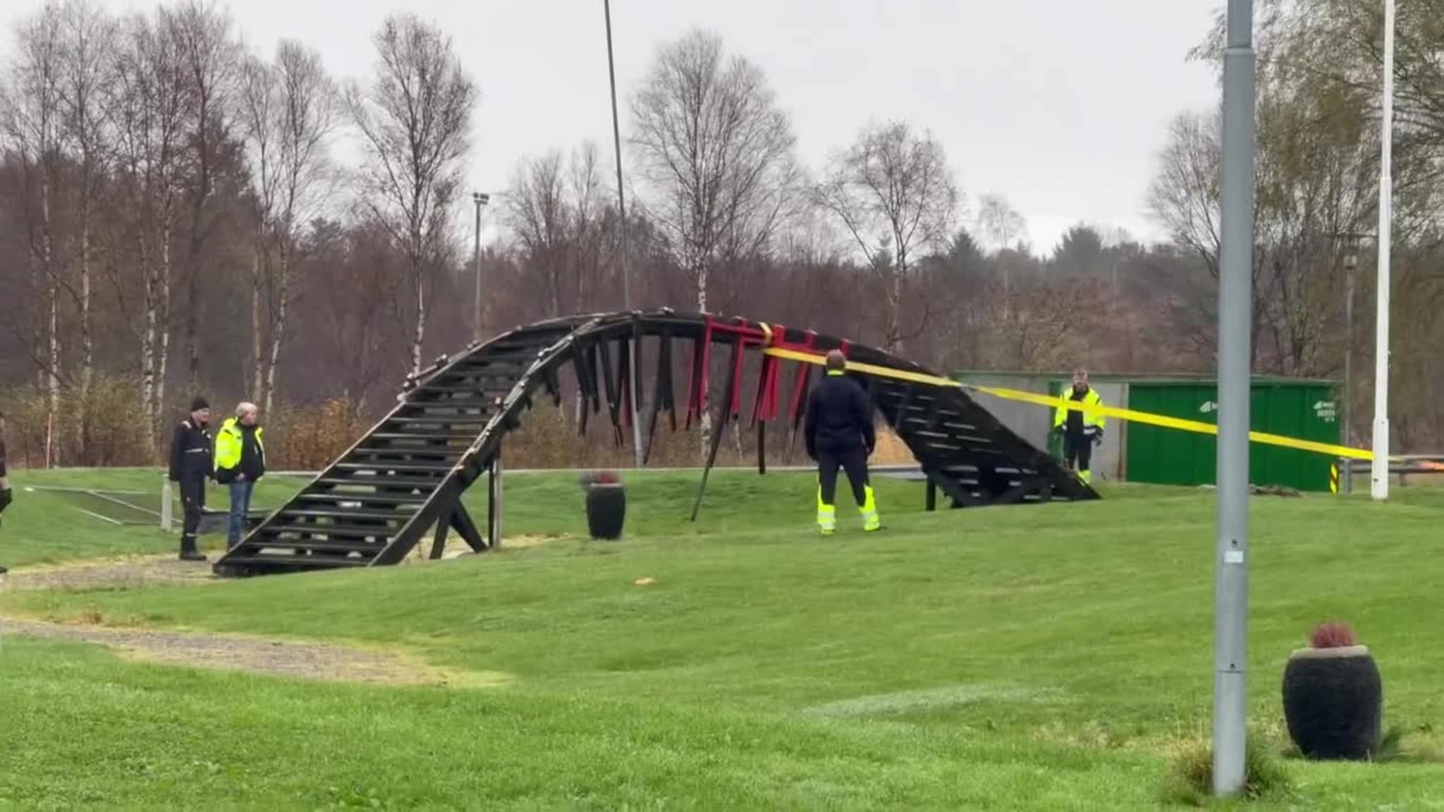 Her går brua i bakken