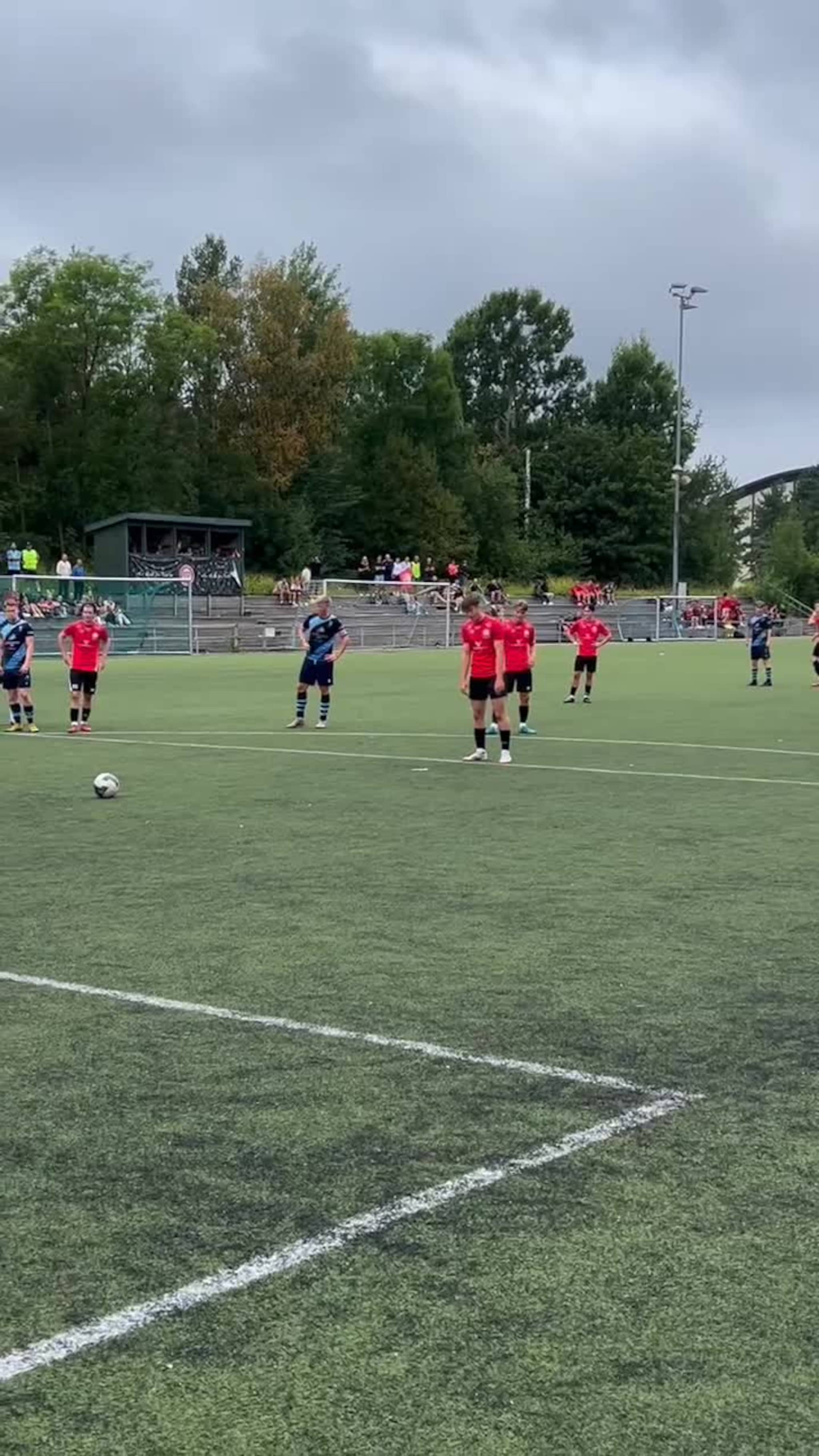Her puttar Oliwier sitt tredje for dagen - på tre (!) minutt