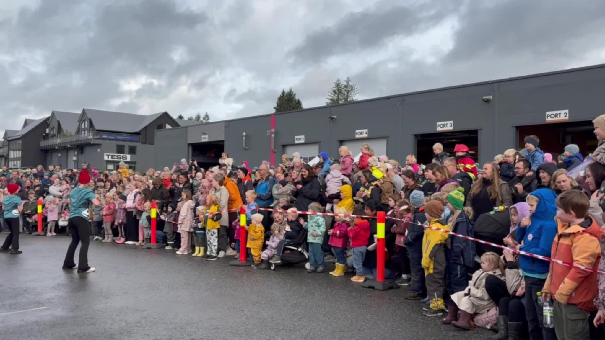 Dans på brannstasjonen