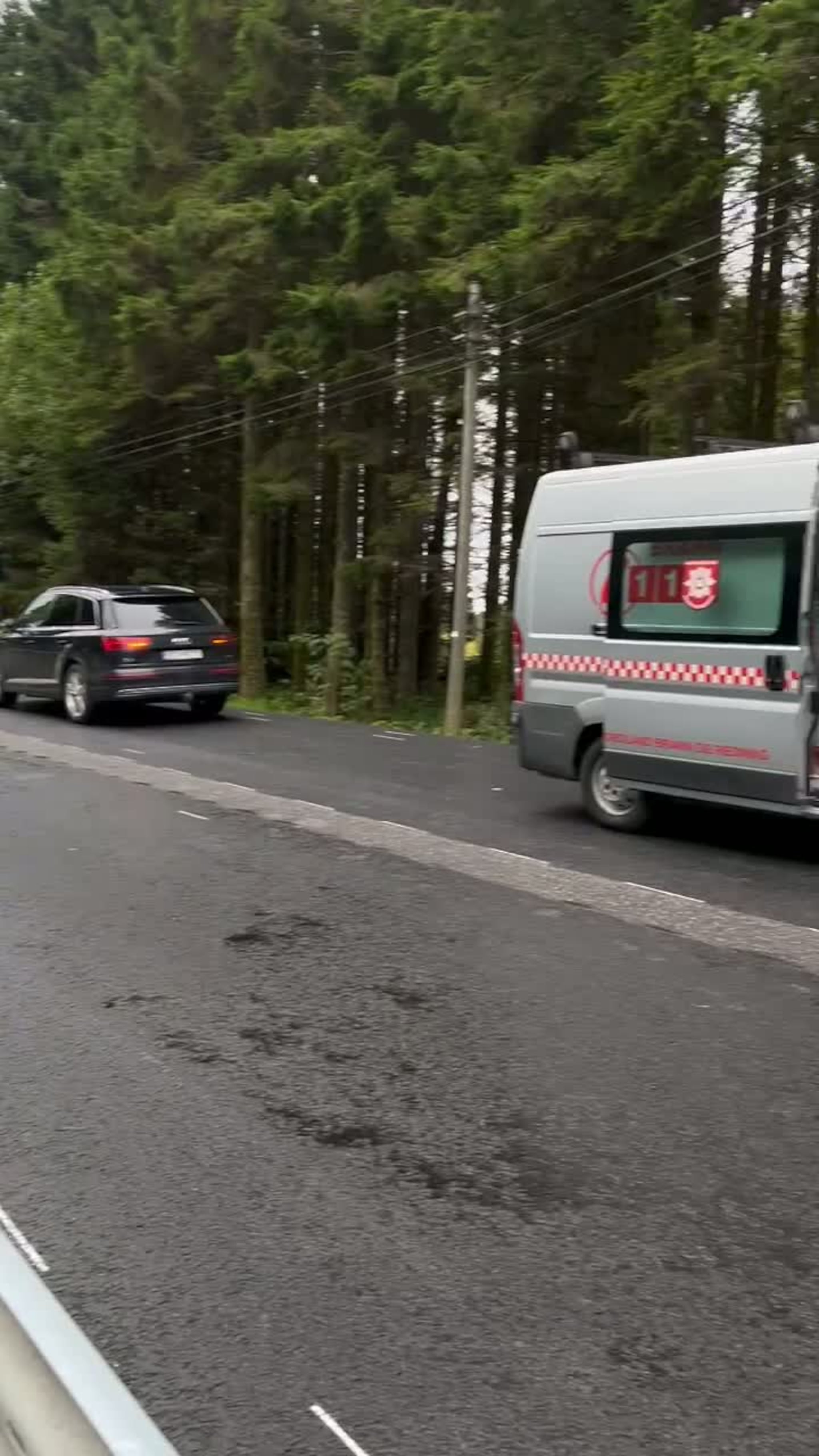 Her jobbar brannvesenet ved tankbilen