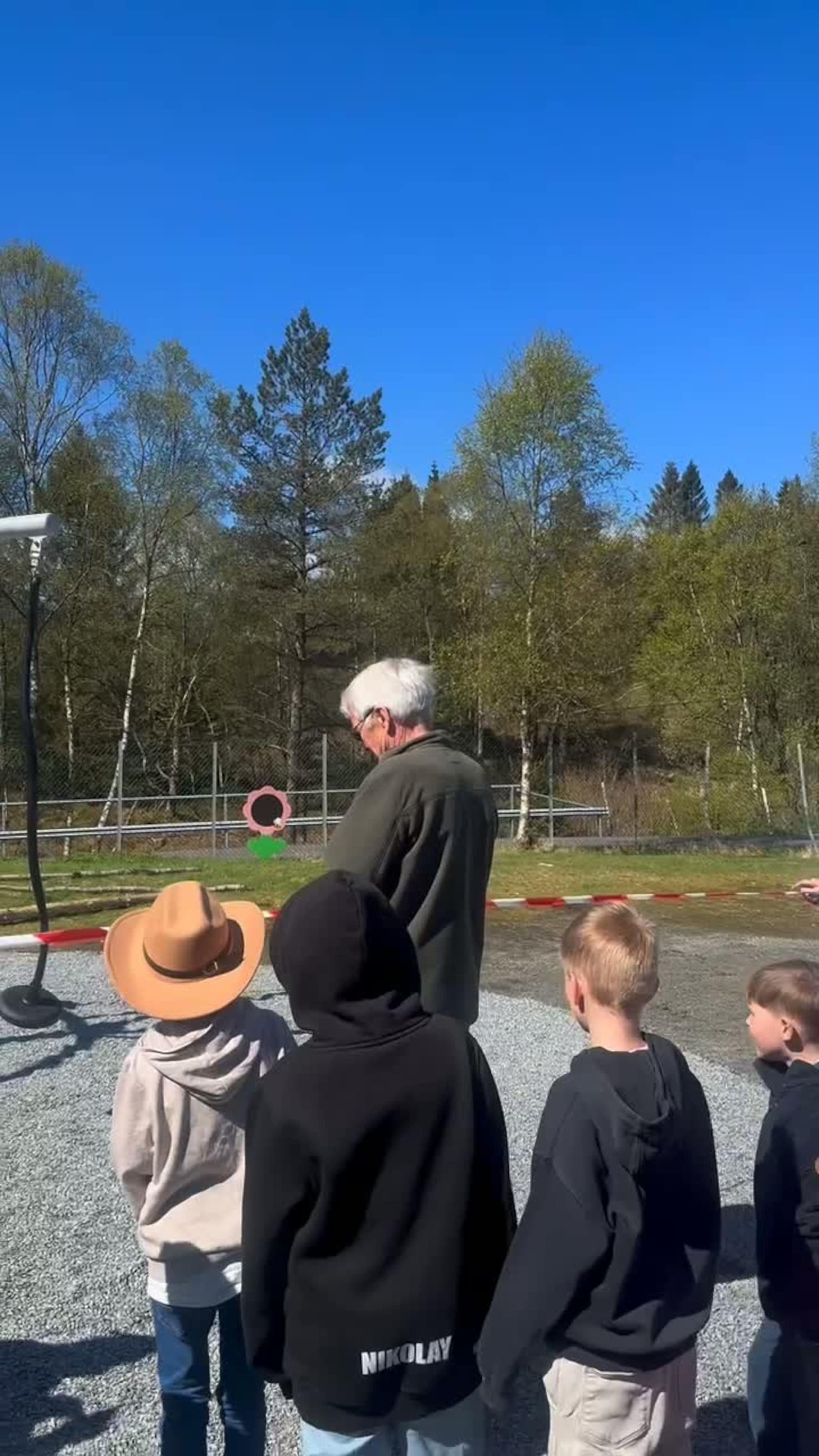 Snorklipping og leik på Skodvin montessori skule