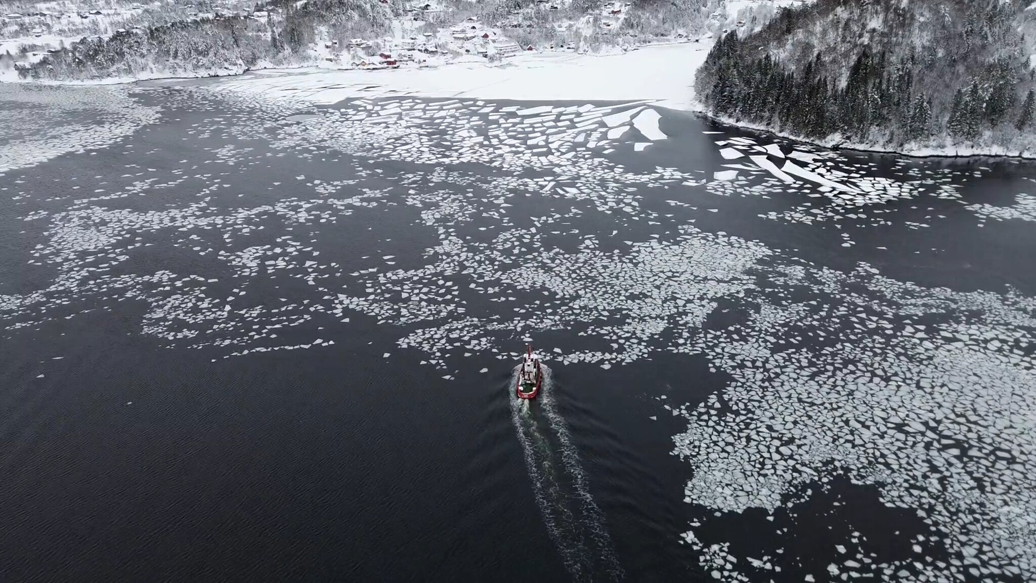 Isbryting i Osterfjorden