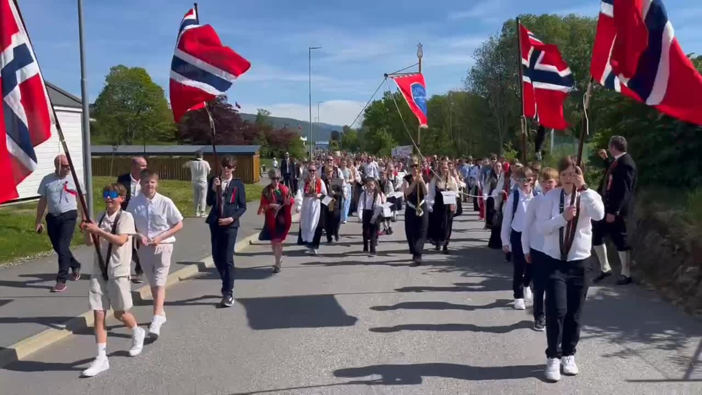 Enormt folketog på Frekhaug