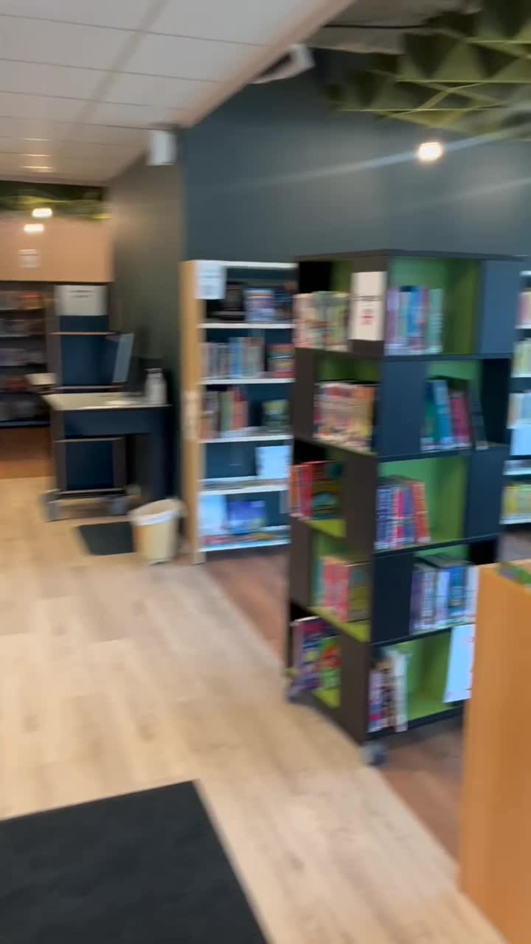 Sjå glimt av det nye biblioteket på Frekhaug