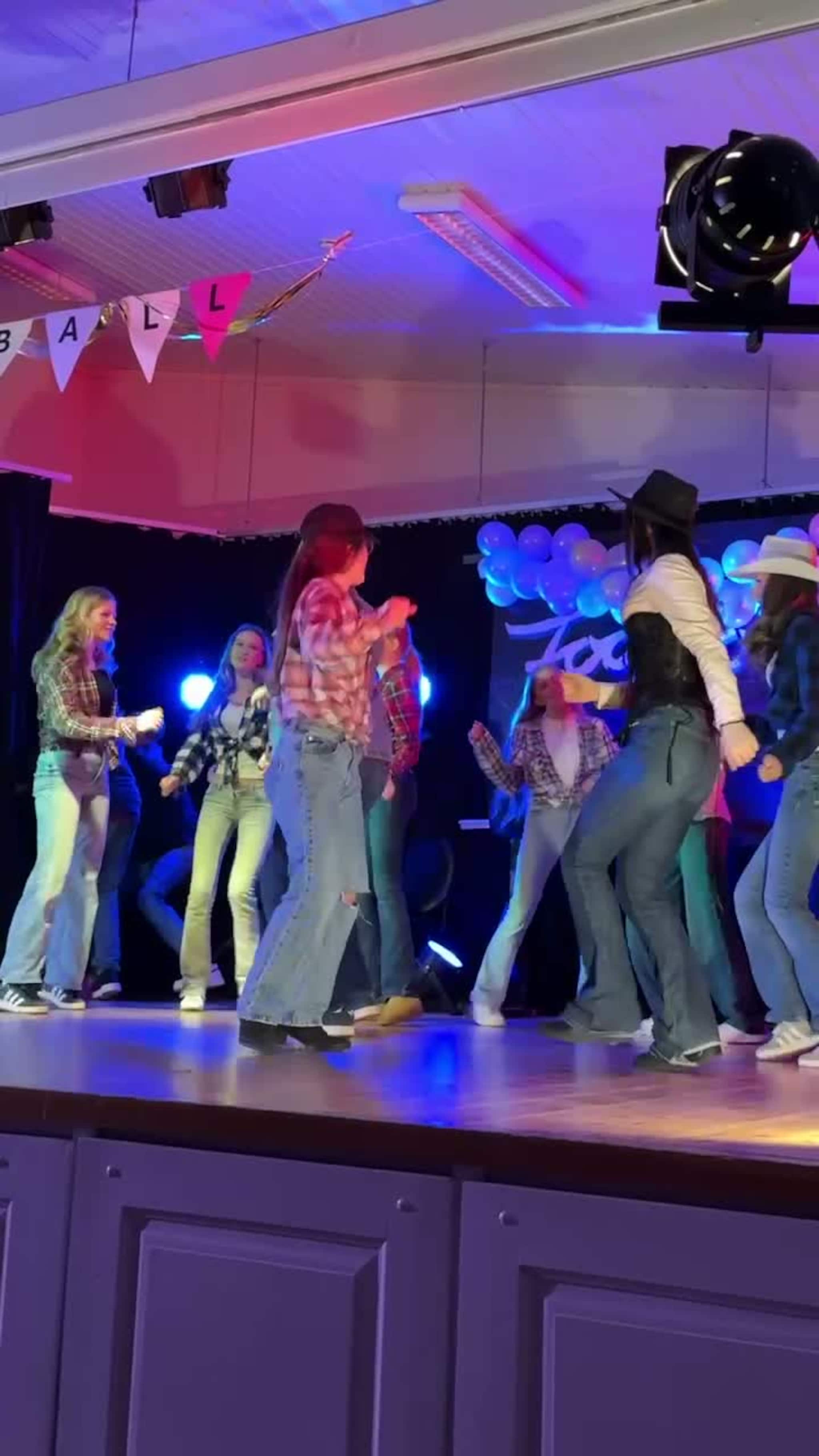 "Footloose" framsyning på Sandnes Skule