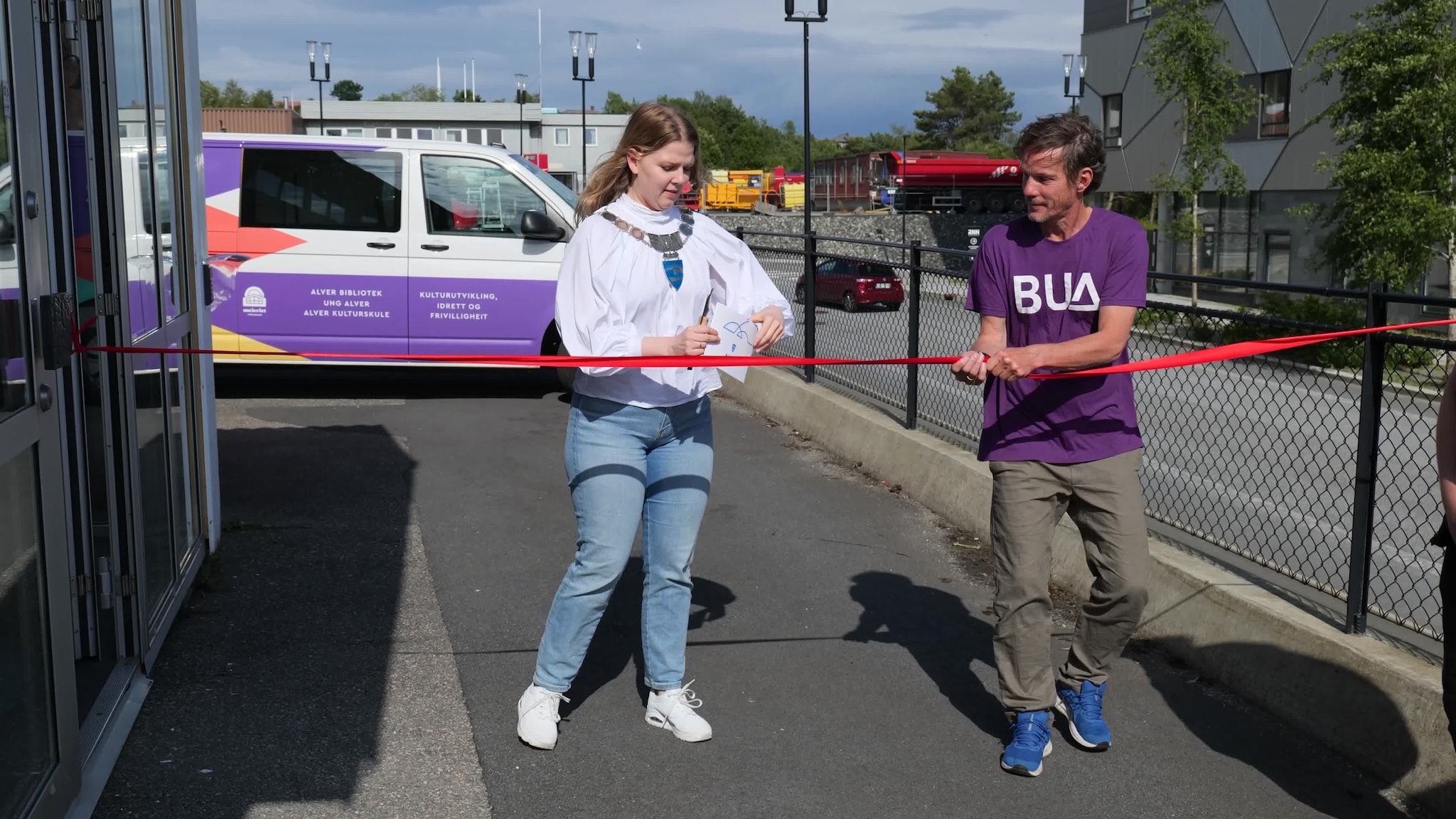 Her kan du sjå opninga av Bua