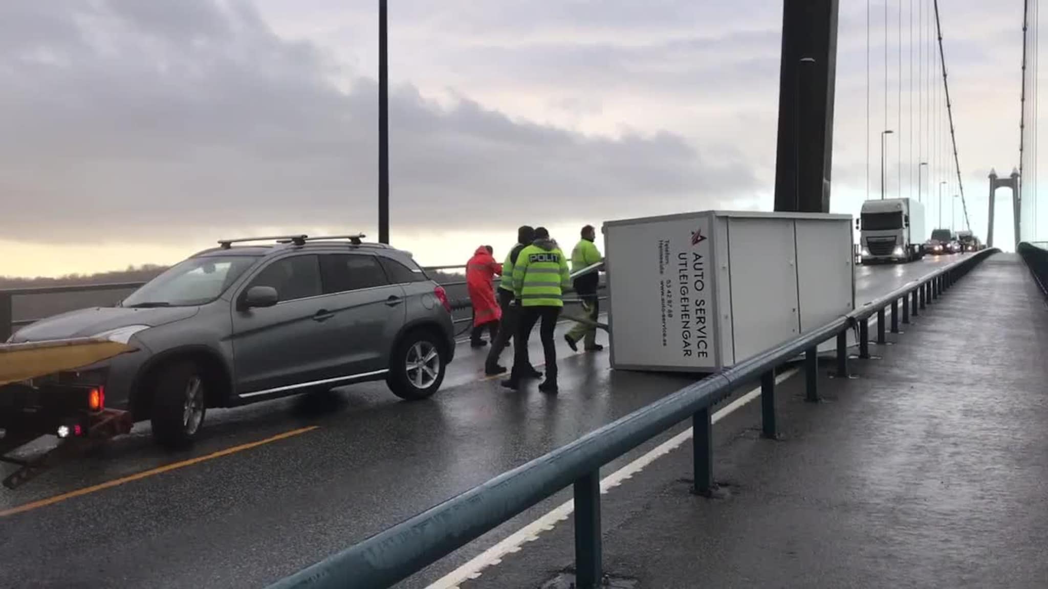 Tilhengjar velta i sterk vind