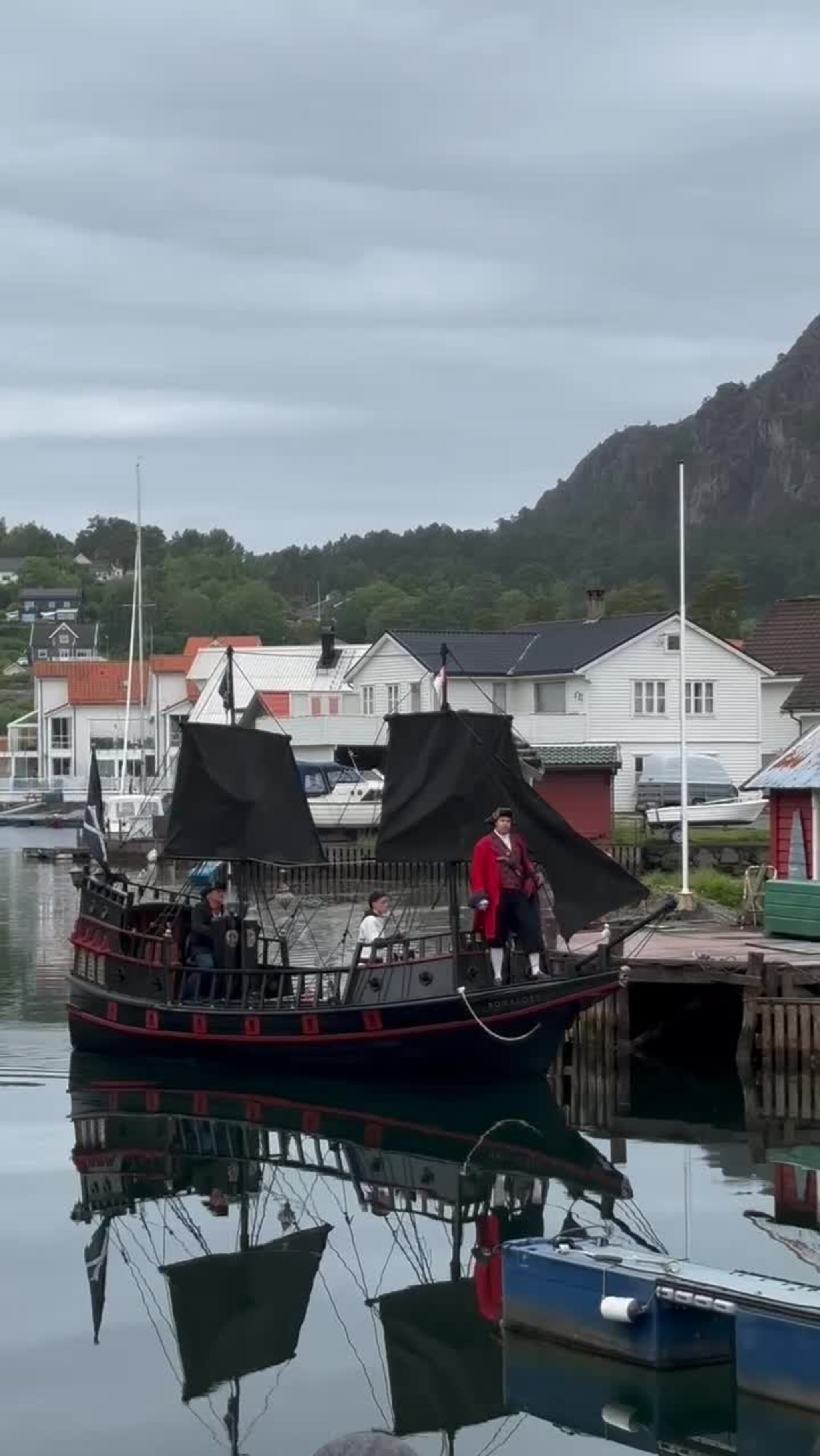 Sjørøvarshow i Sagvåg