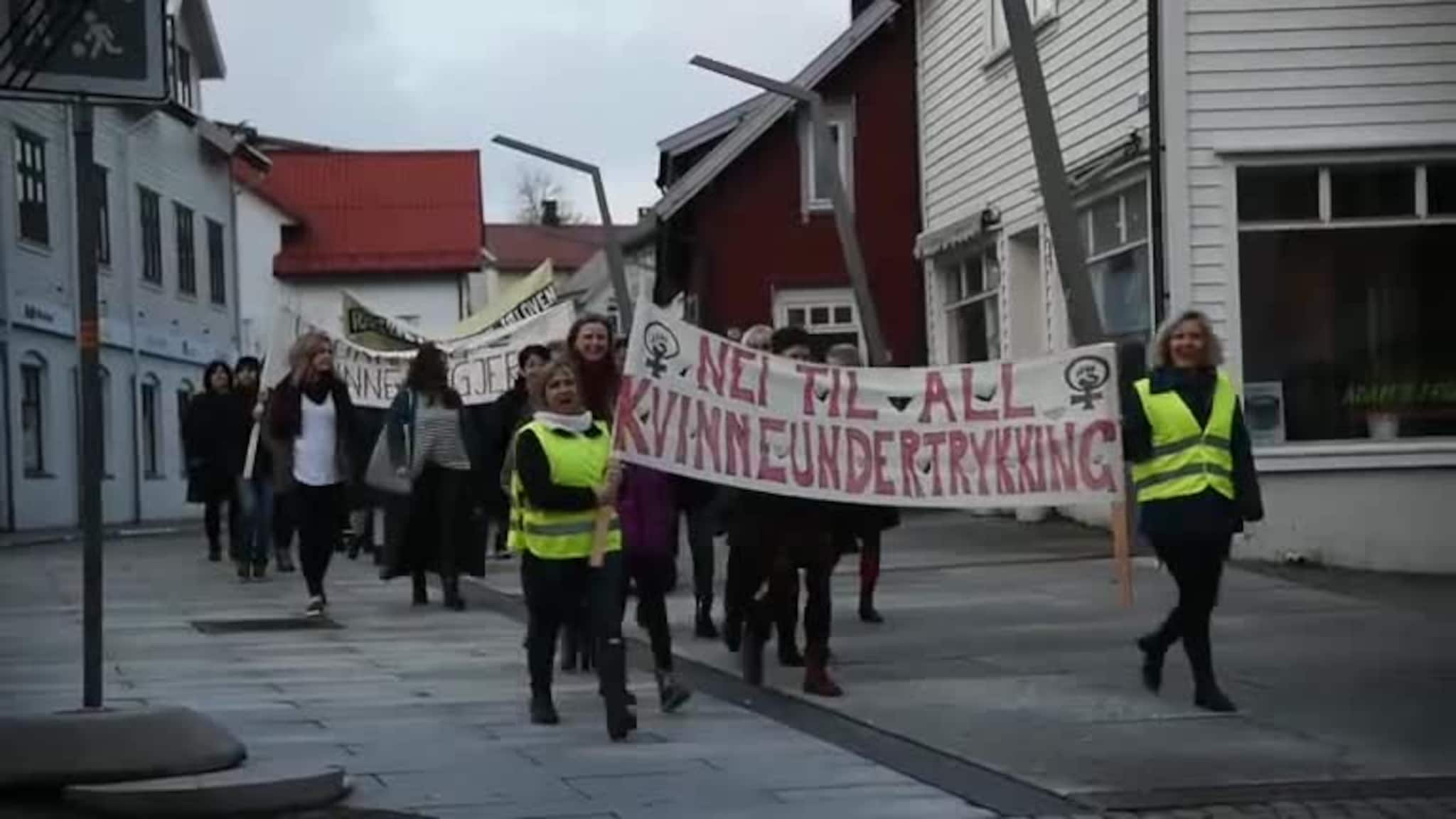 Gjekk i tog på kvinnedagen