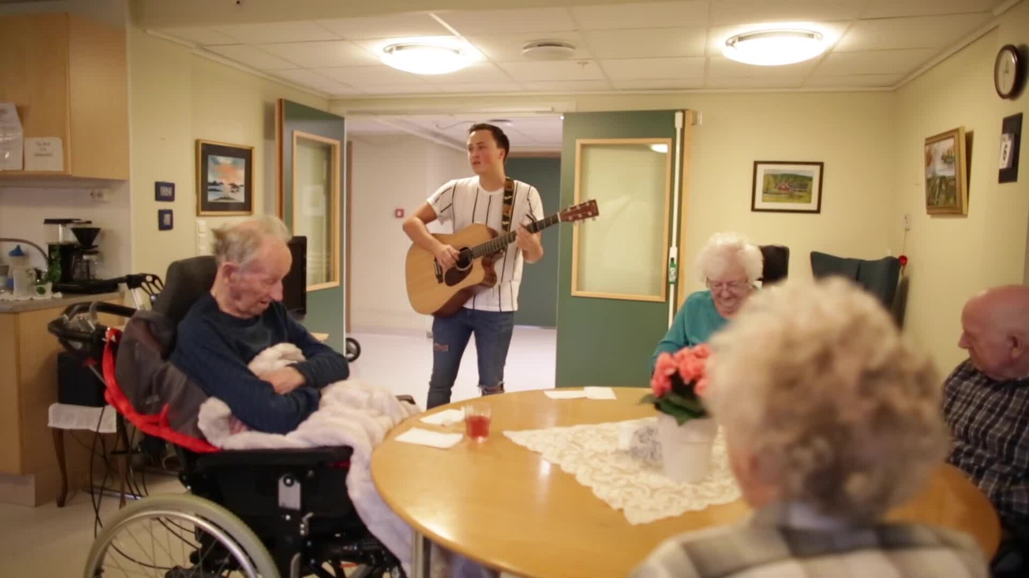Her syng «Idol»-Jørgen for dei eldre