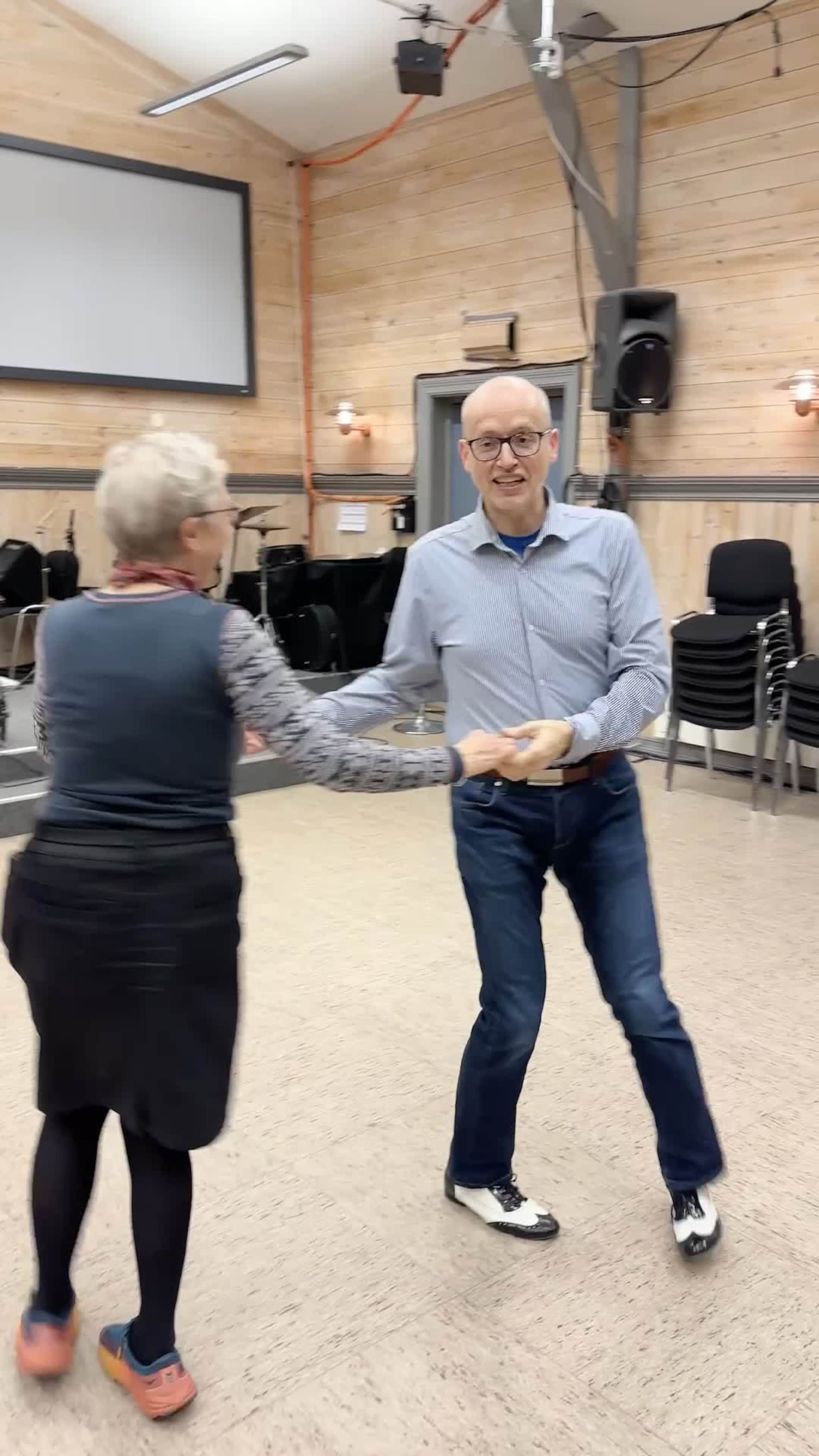 Svingar seg i Ungdomshallen