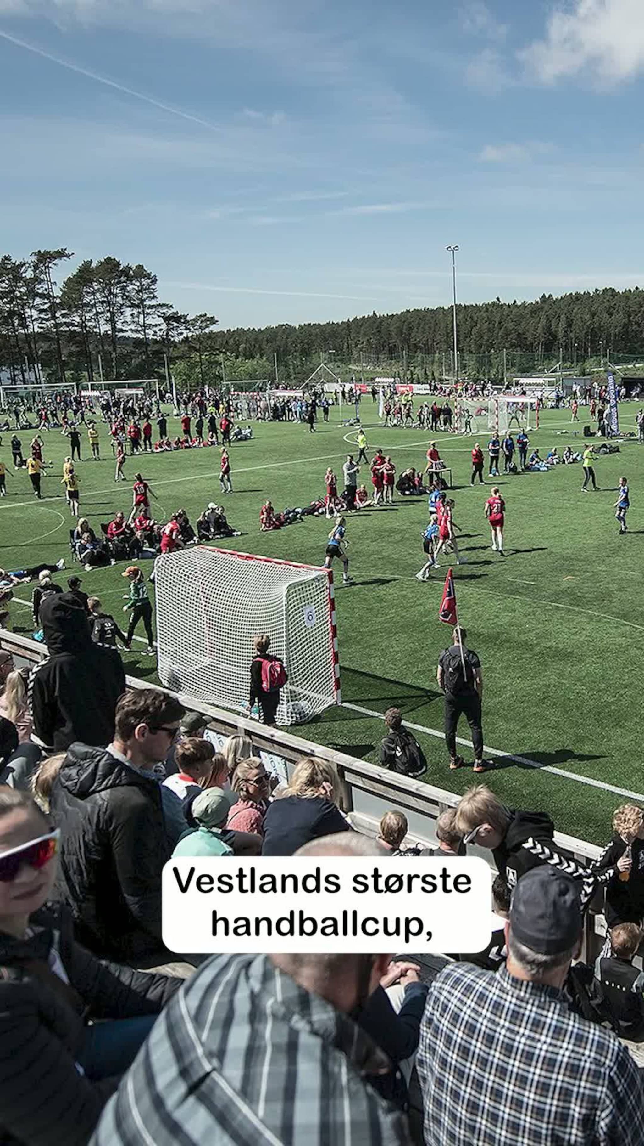 Kjøtdeigen blir rulla inn