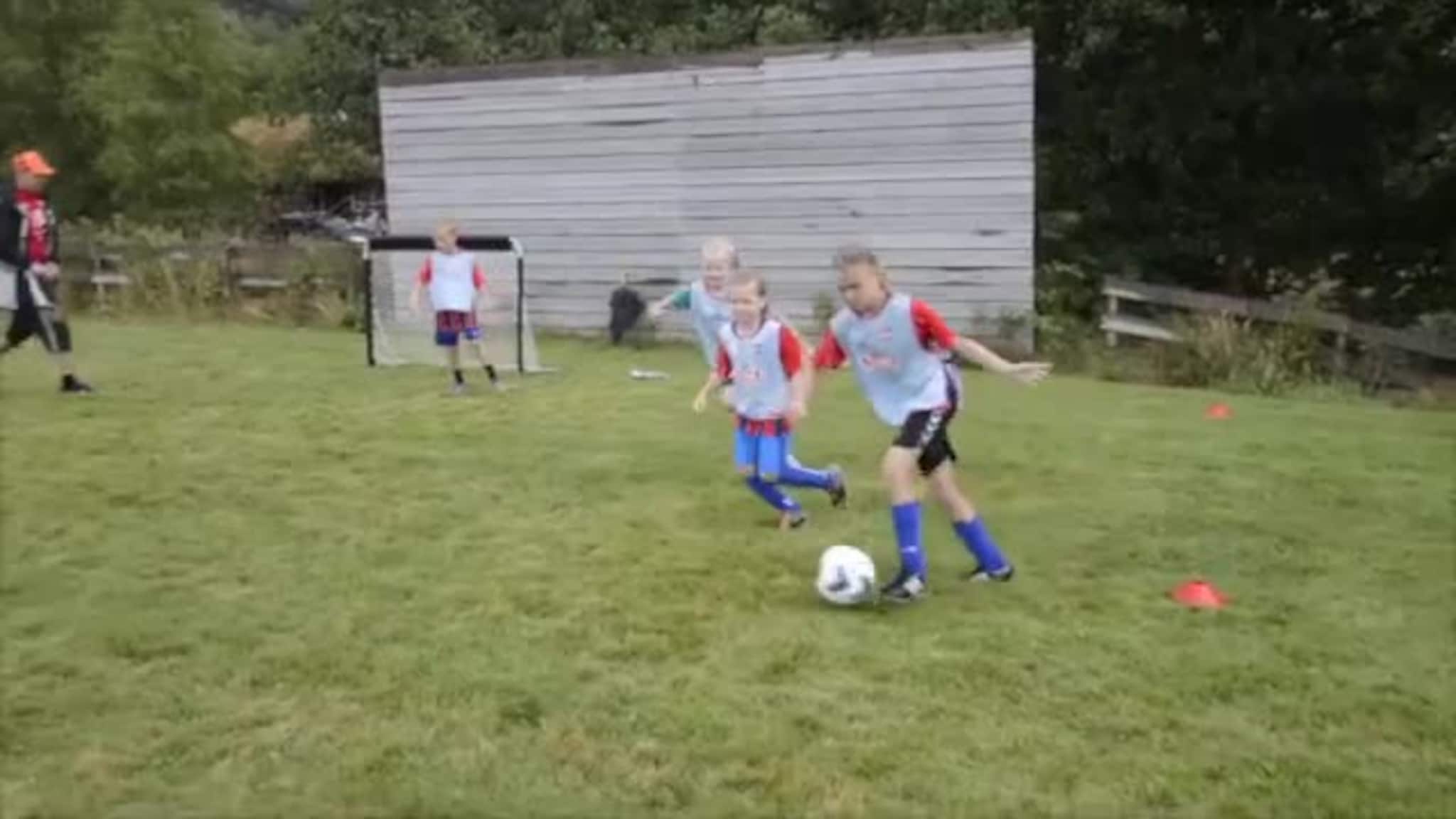 Huglo med eigen fotballskule